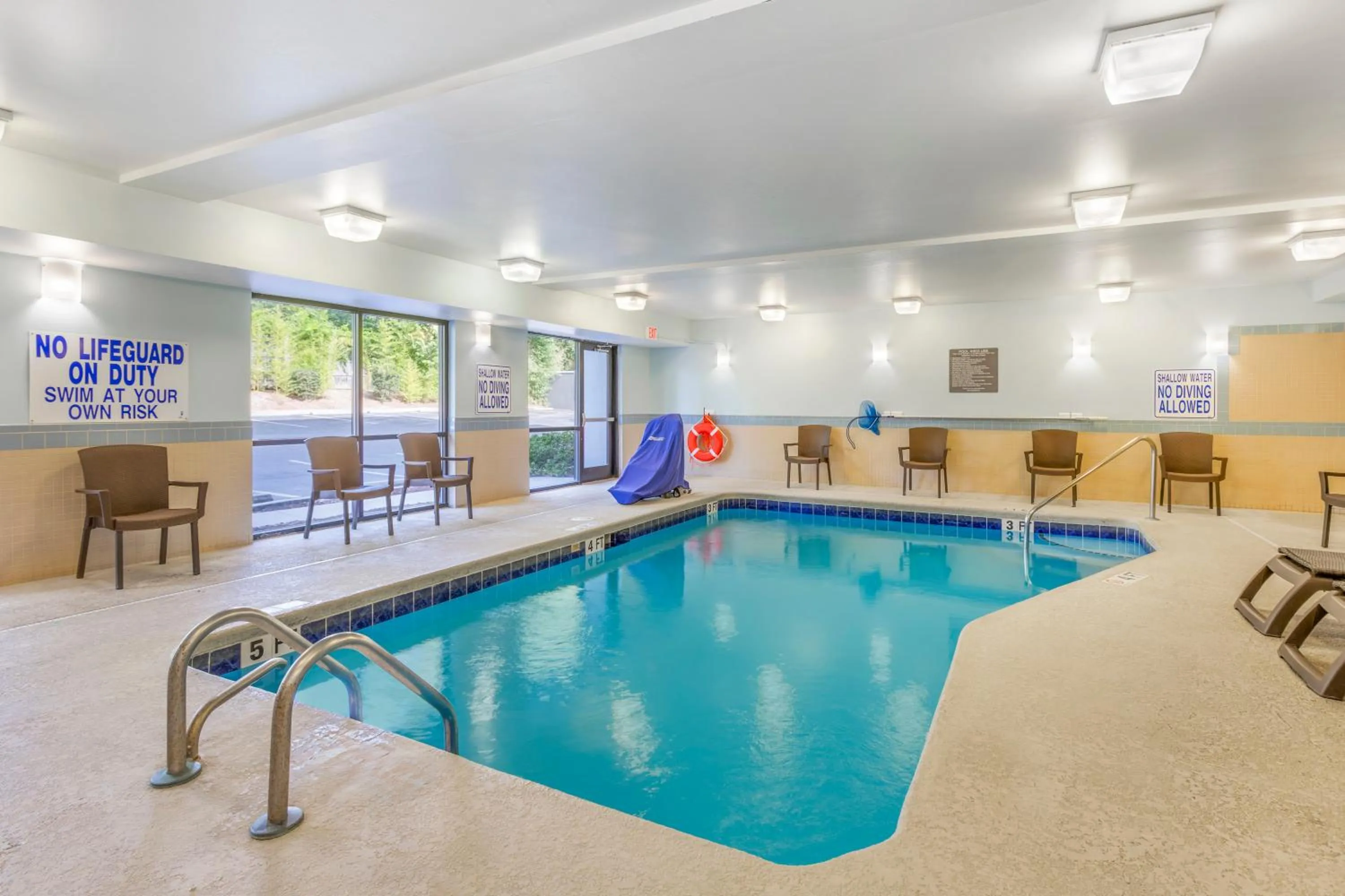 Pool view in Comfort Suites Columbia Northeast - Fort Jackson