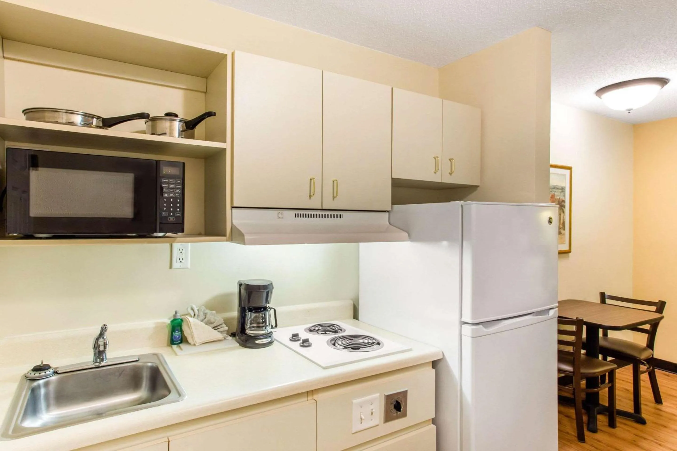 Photo of the whole room in Studio 6 Myrtle Beach, SC