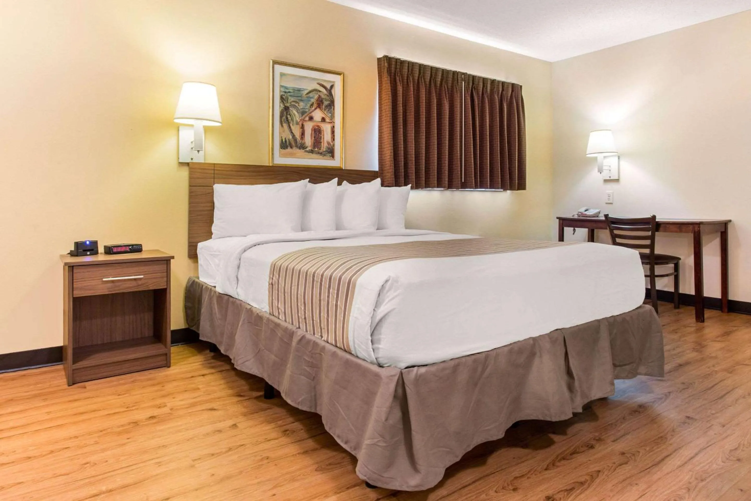 Photo of the whole room, Bed in Studio 6 Myrtle Beach, SC