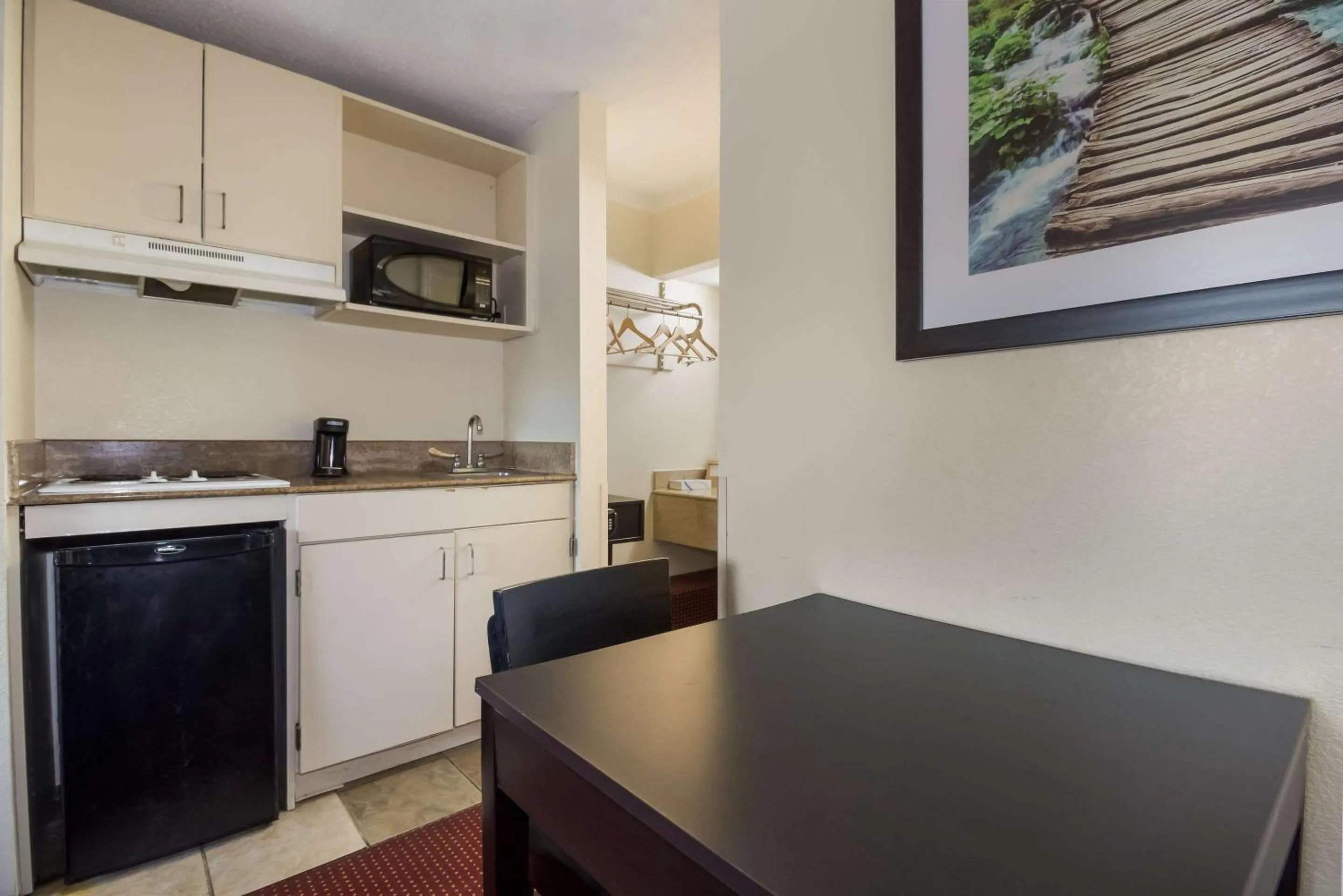 Bedroom in Suburban Studios Florence I-95