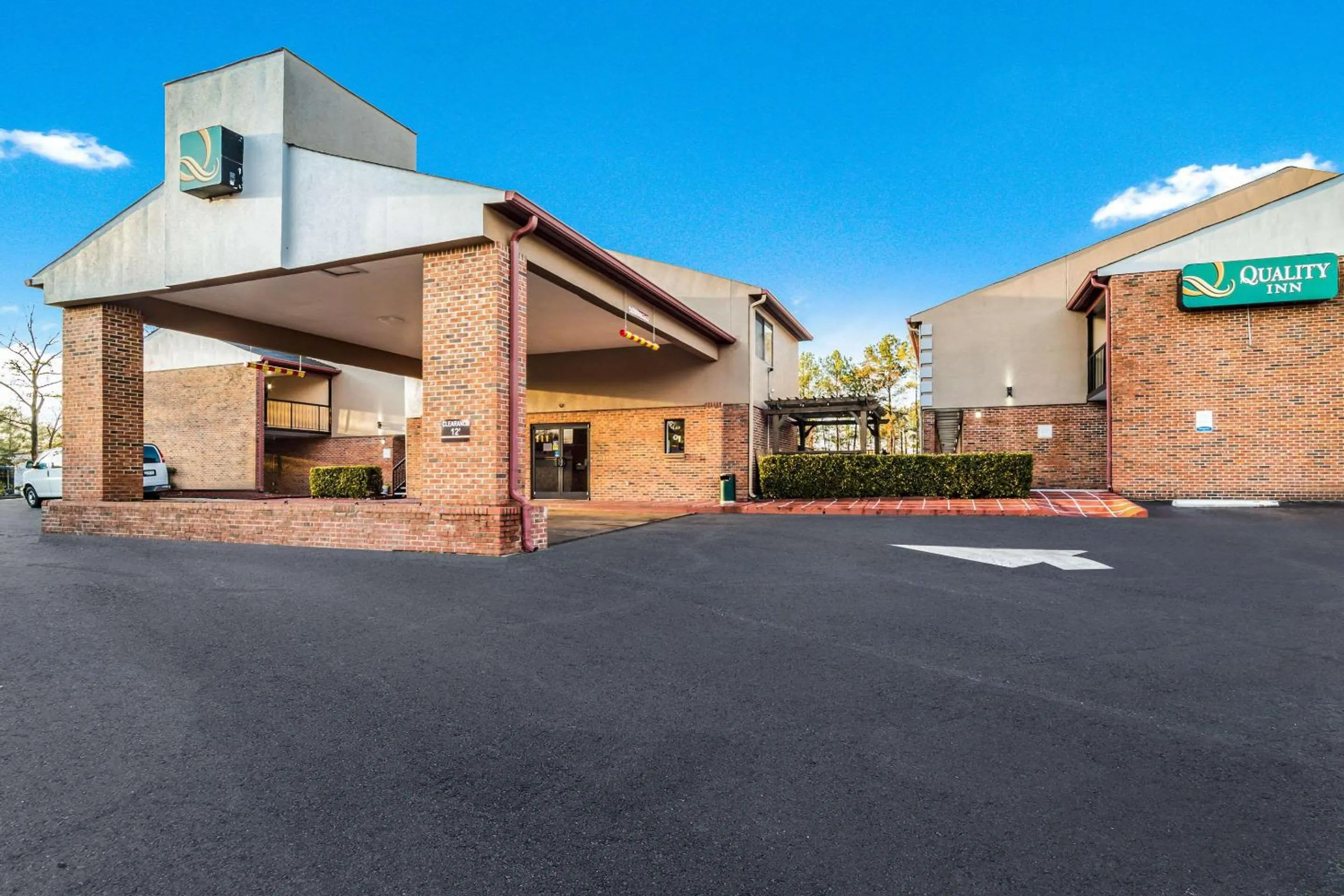 Property building in Quality Inn Columbia Airport
