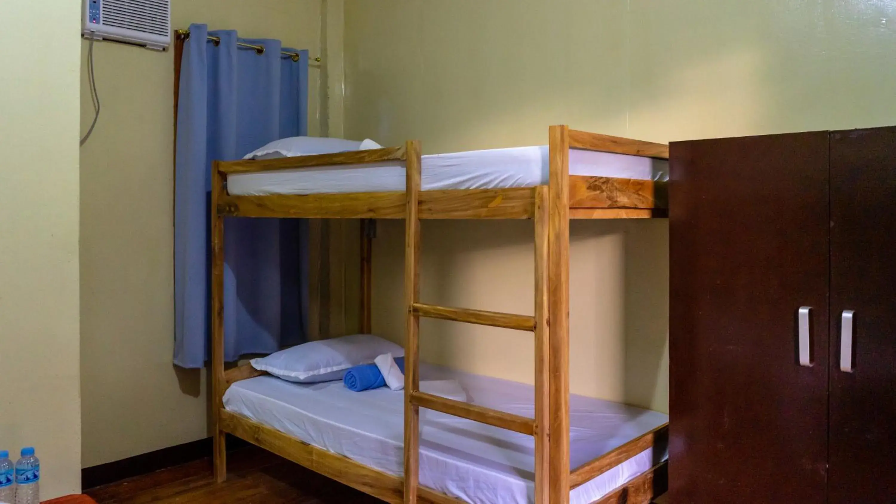 Quadruple Room with Private Bathroom in Southside Tourist Inn Quadruple Room with Private Bathroom in Southside Tourist Inn