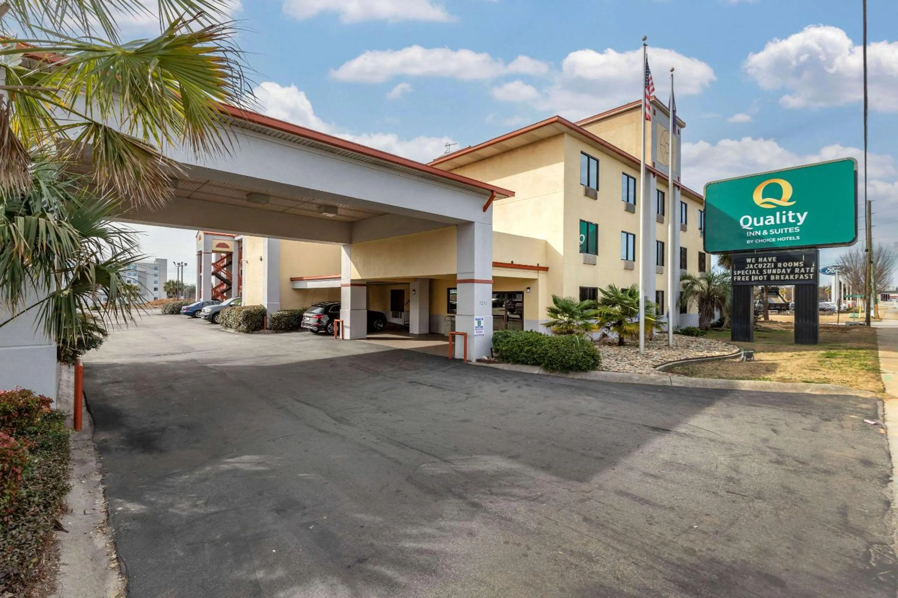Property building in Quality Inn & Suites Ft Jackson Maingate