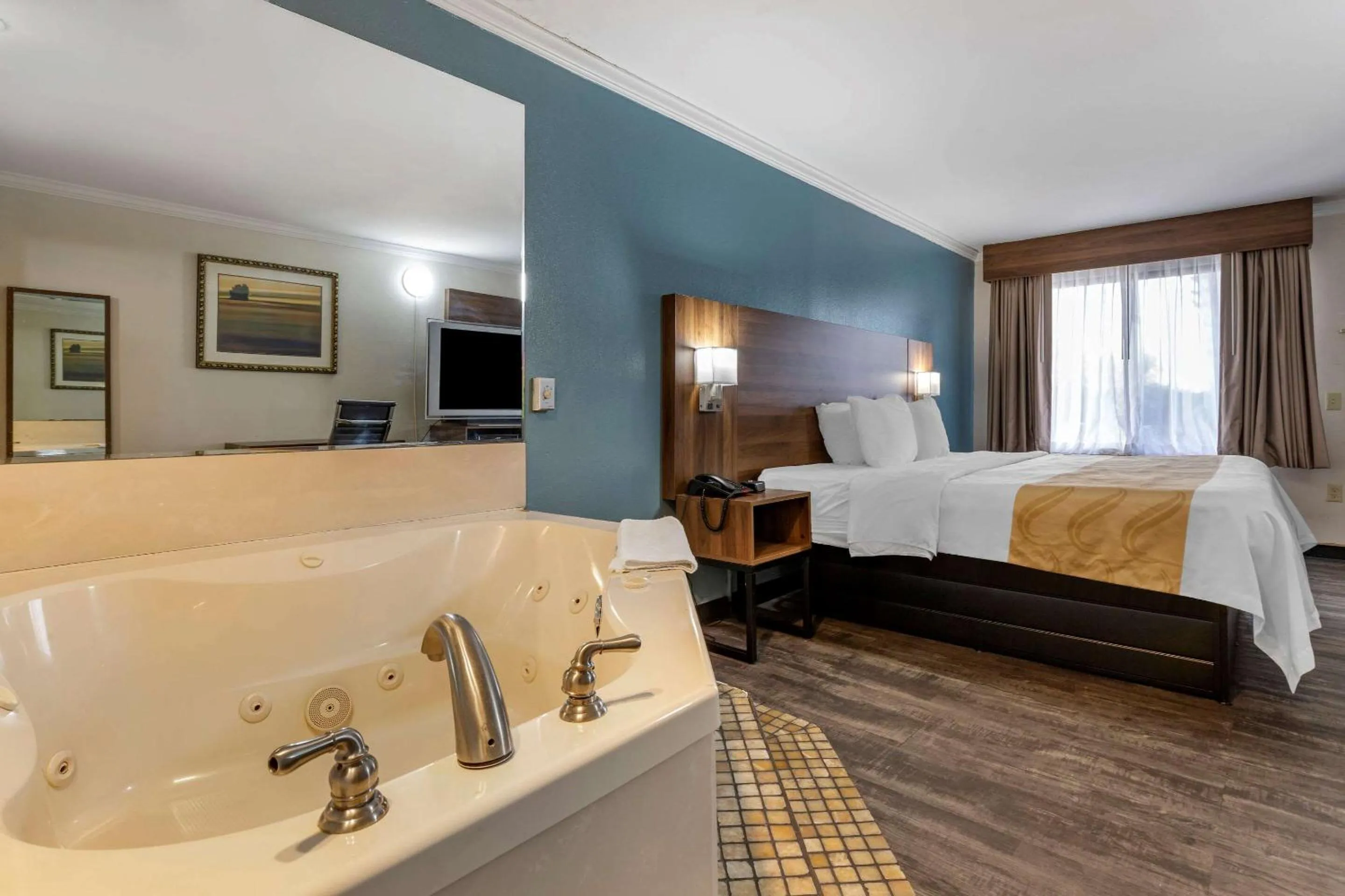 Bedroom, Bed in Quality Inn & Suites Ft Jackson Maingate