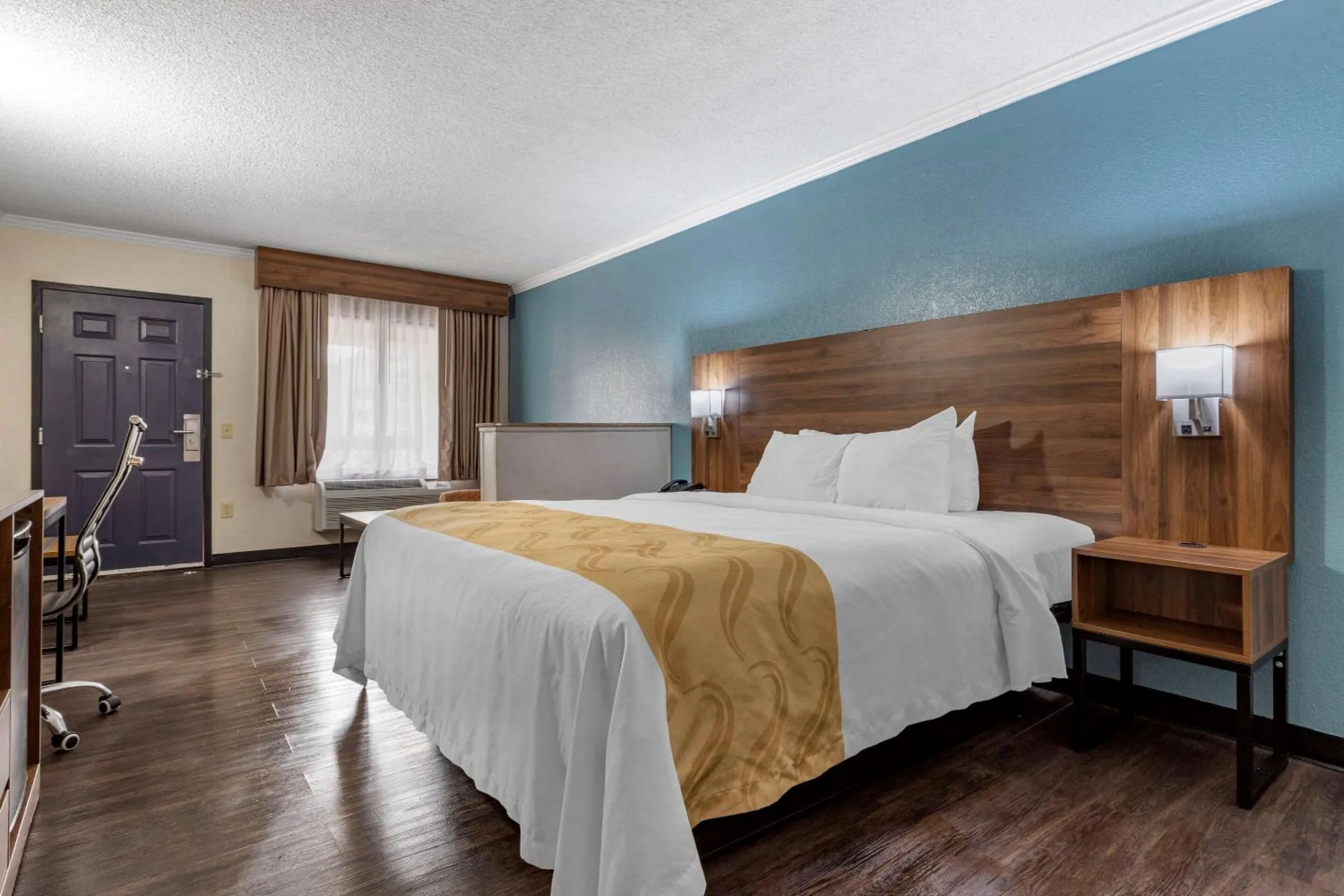 Bedroom, Bed in Quality Inn & Suites Ft Jackson Maingate