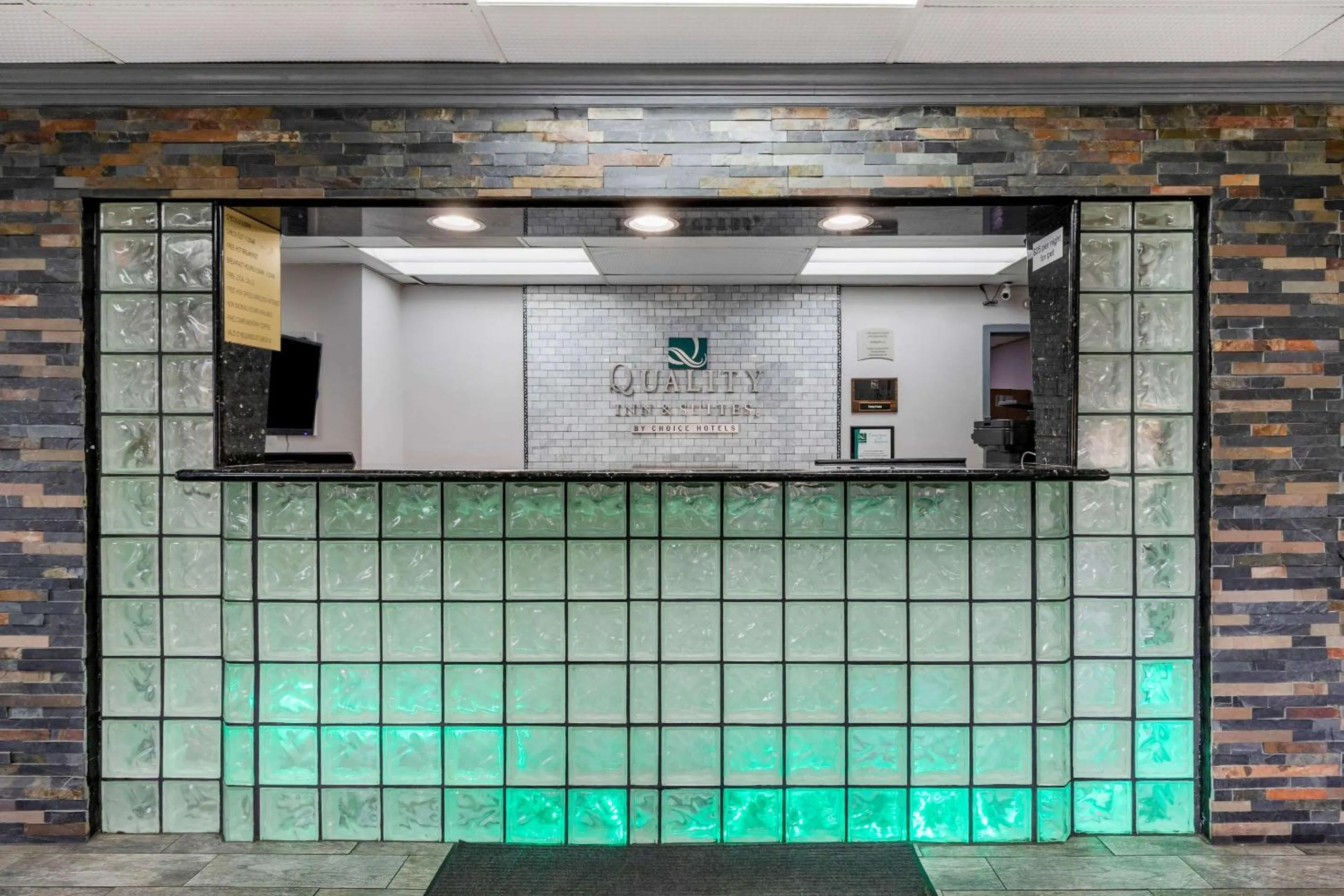 Lobby or reception in Quality Inn & Suites Ft Jackson Maingate