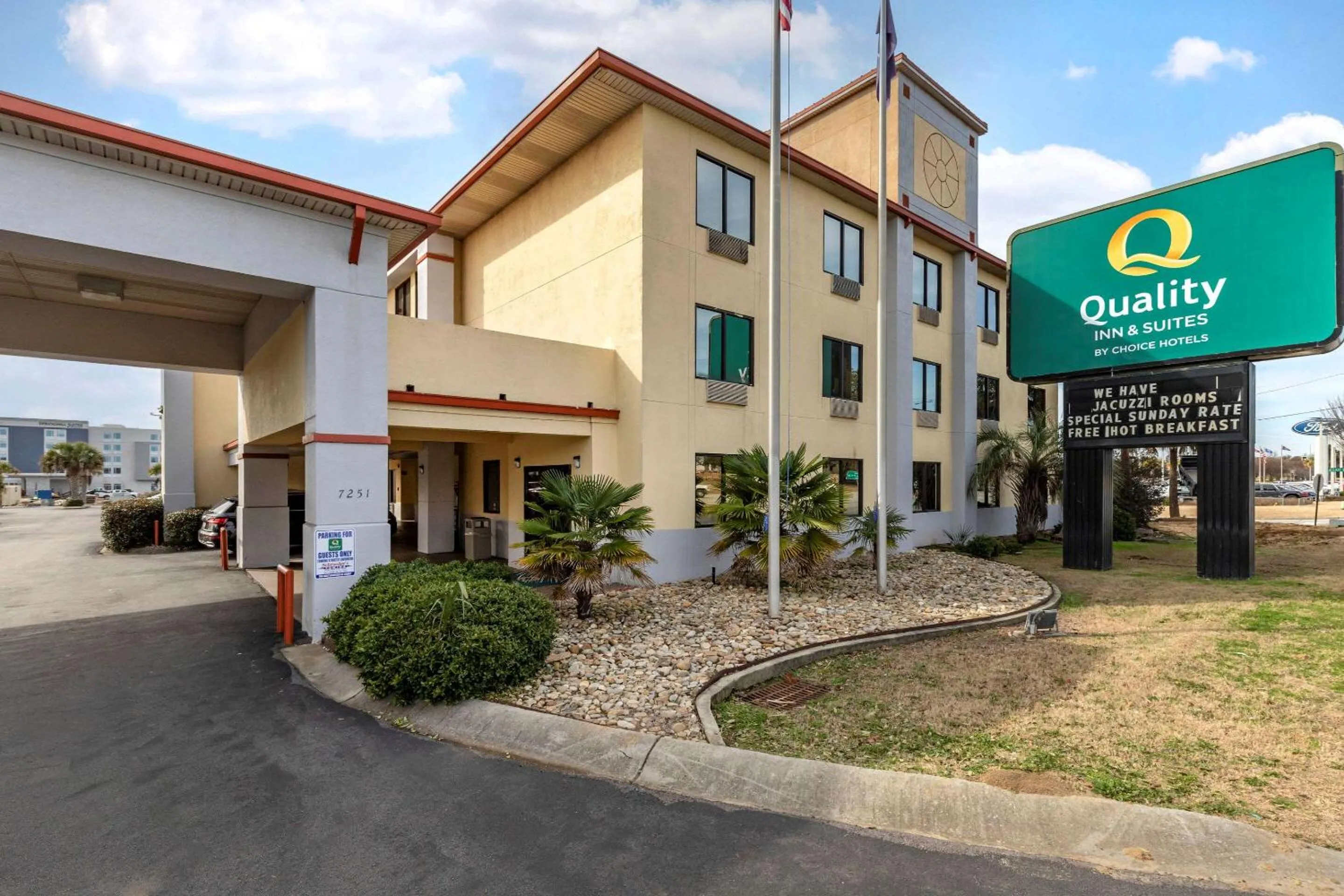 Quality Inn & Suites Ft Jackson Maingate