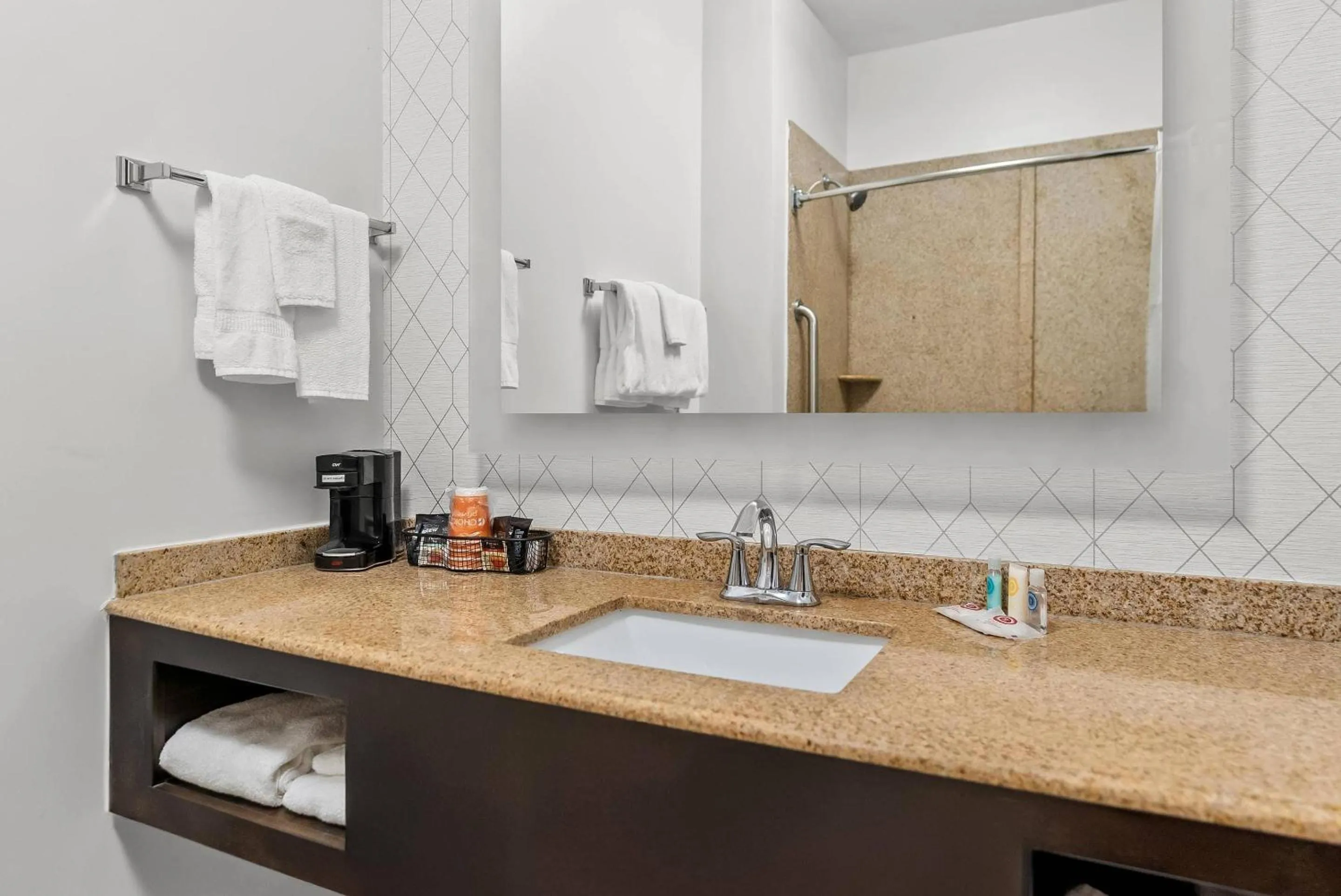 Bedroom in Comfort Suites Simpsonville - Greenville