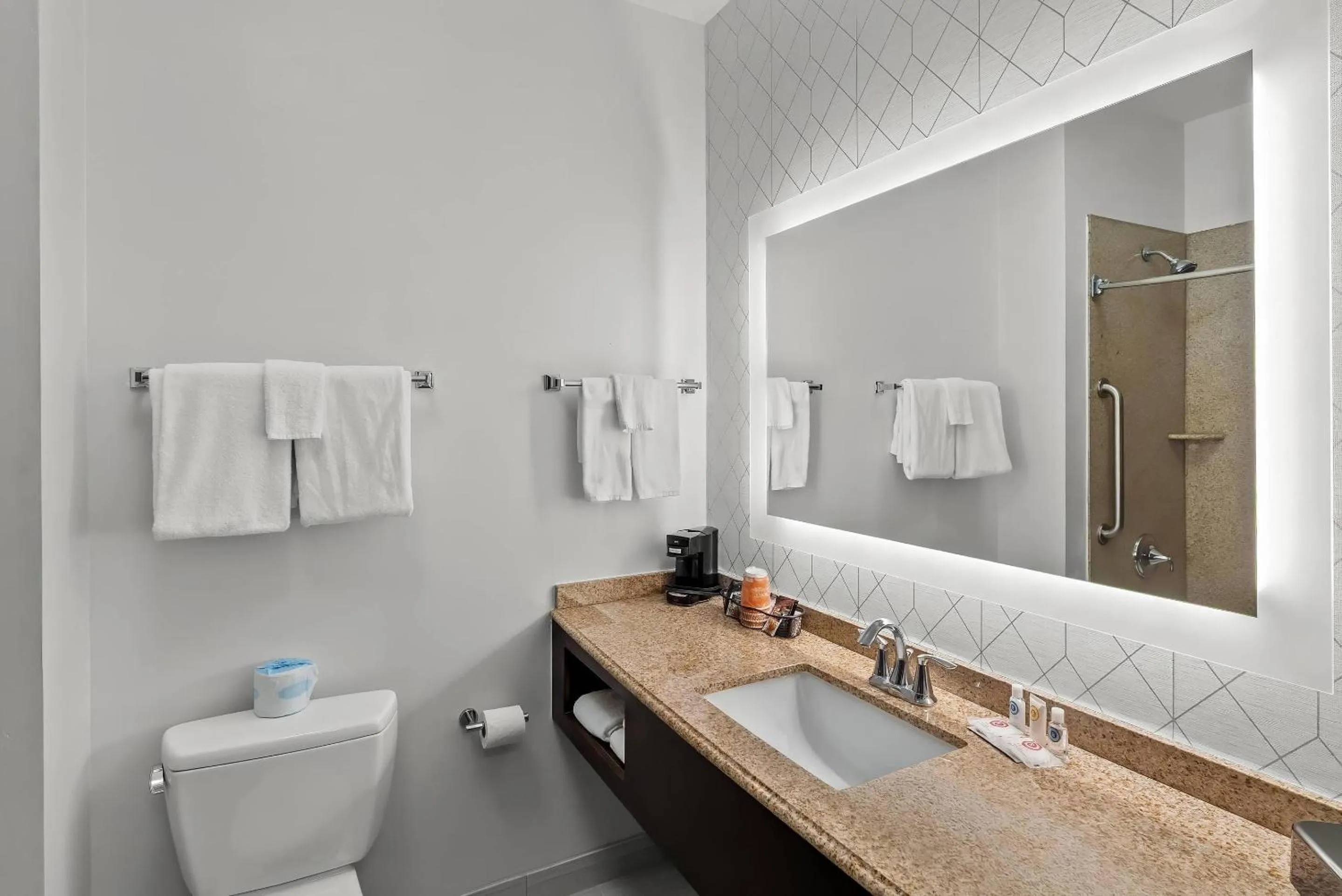 Bedroom in Comfort Suites Simpsonville - Greenville