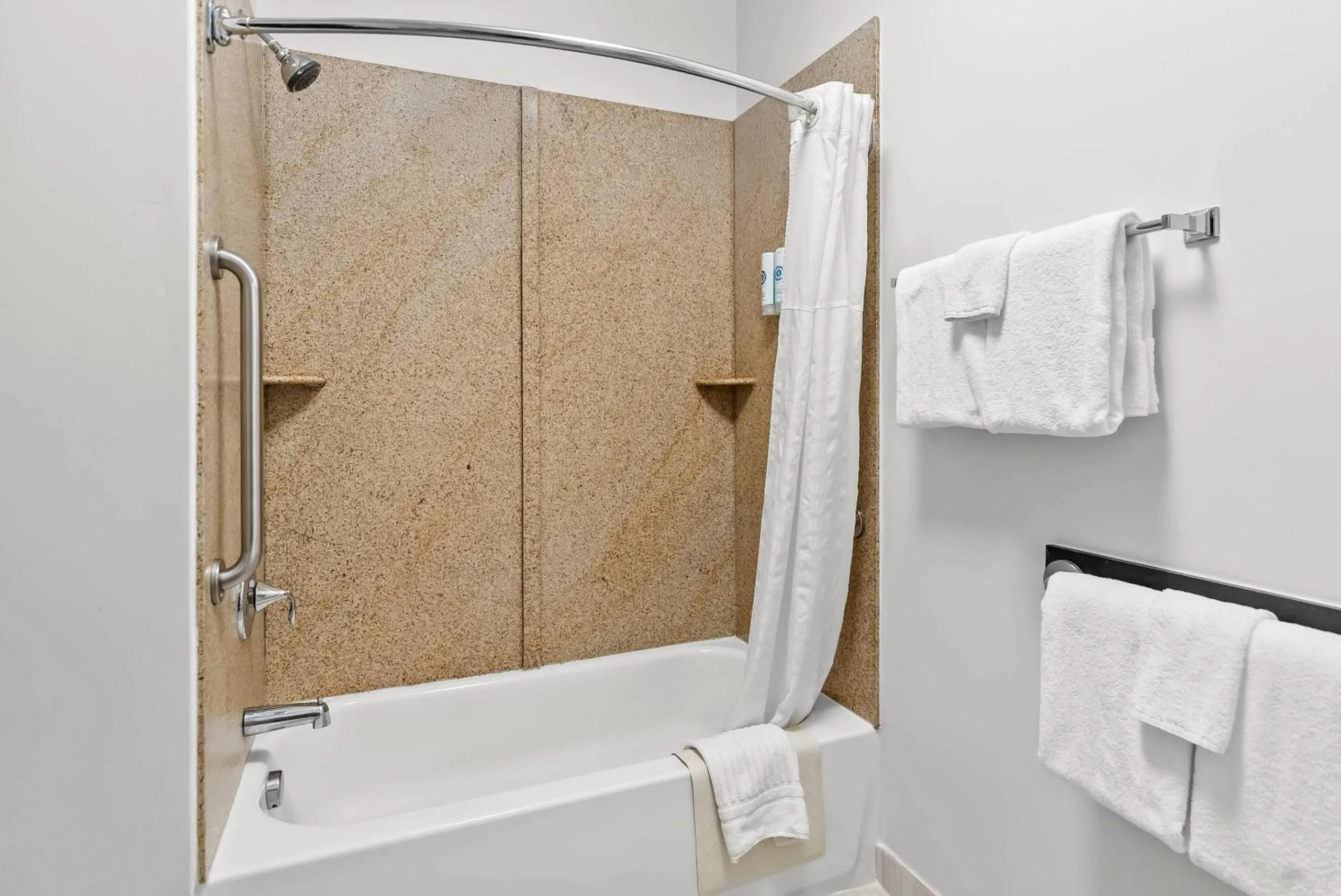 Bedroom in Comfort Suites Simpsonville - Greenville