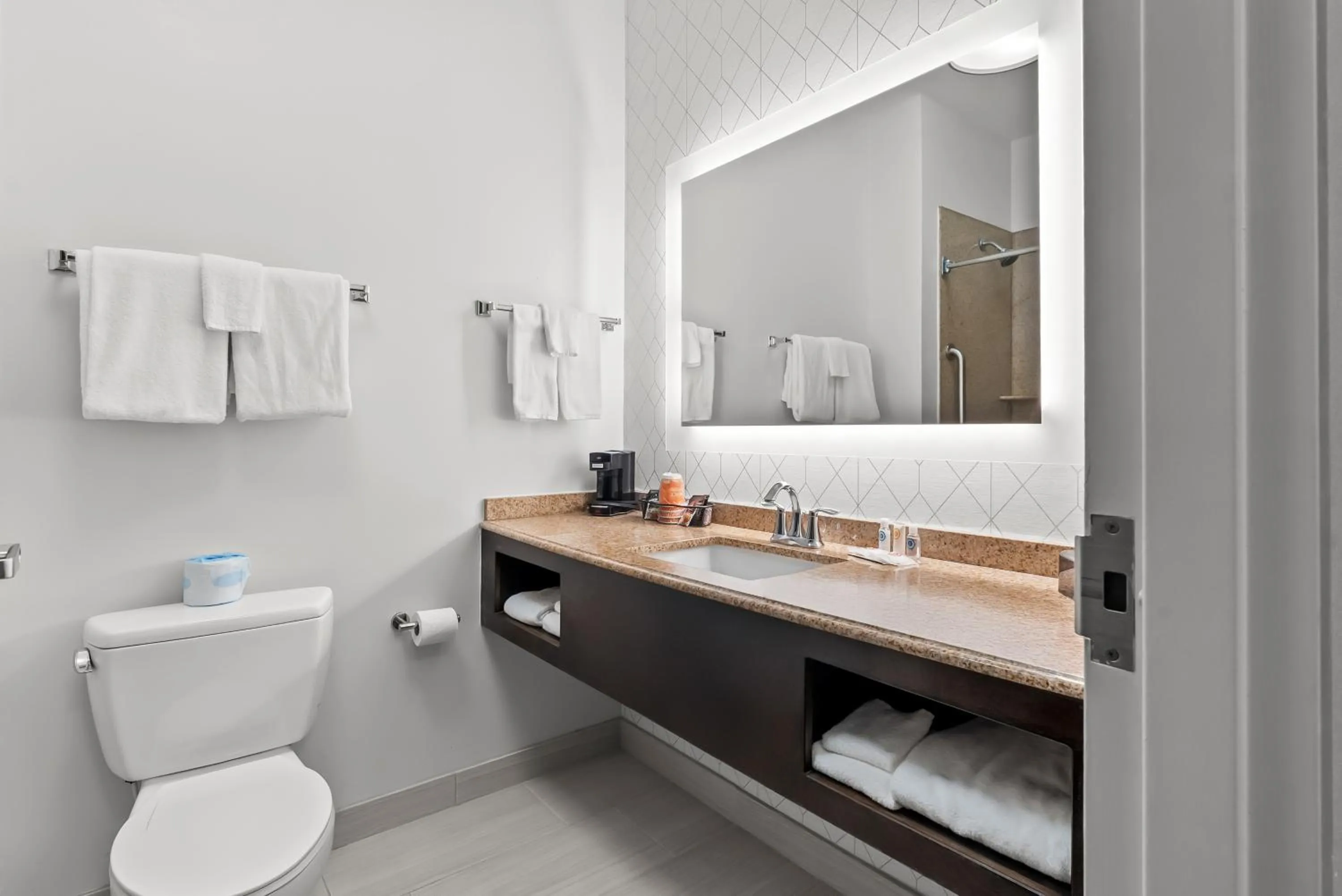 Bathroom in Comfort Suites Simpsonville - Greenville