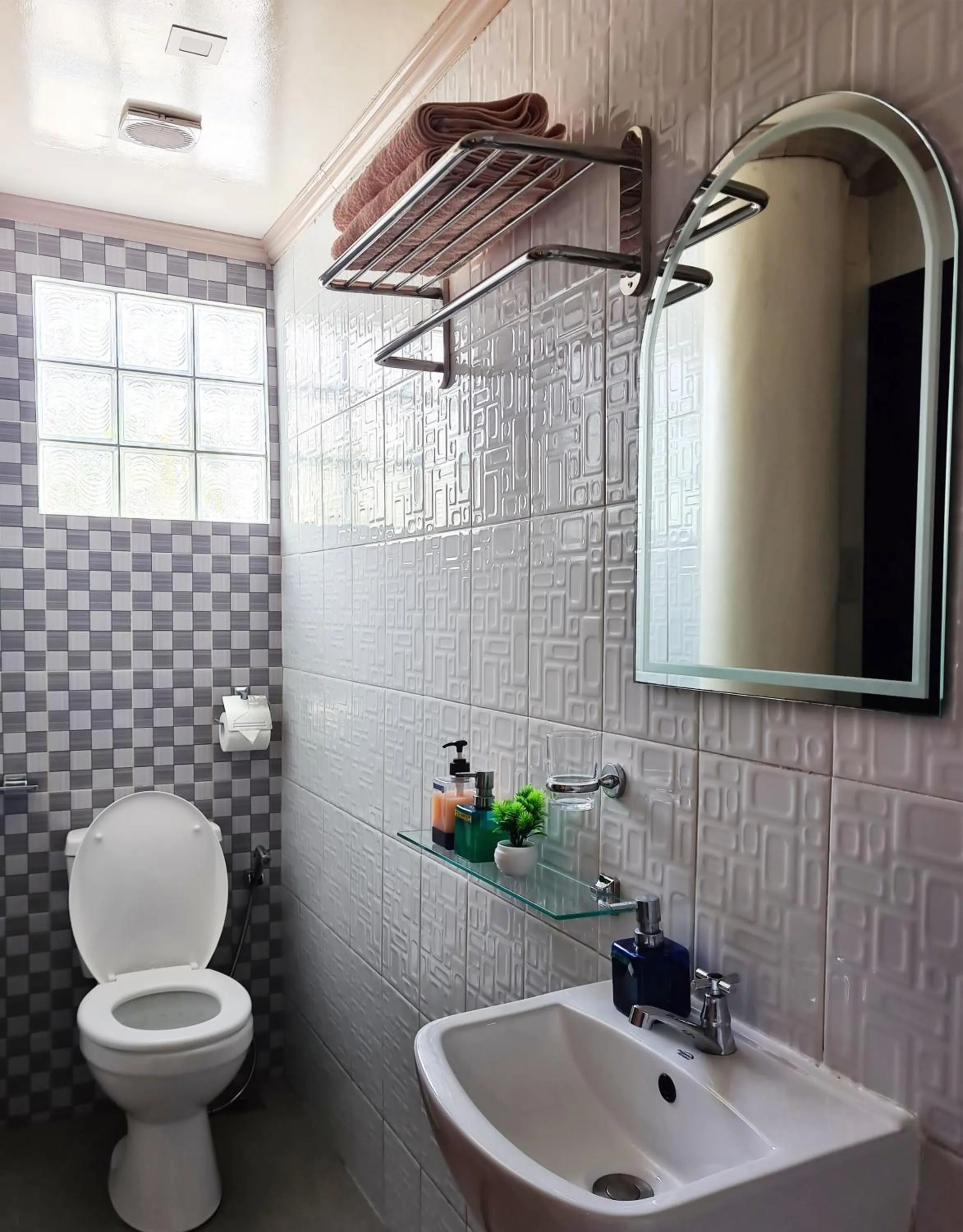 Bathroom in Palompon Sugar's Inn