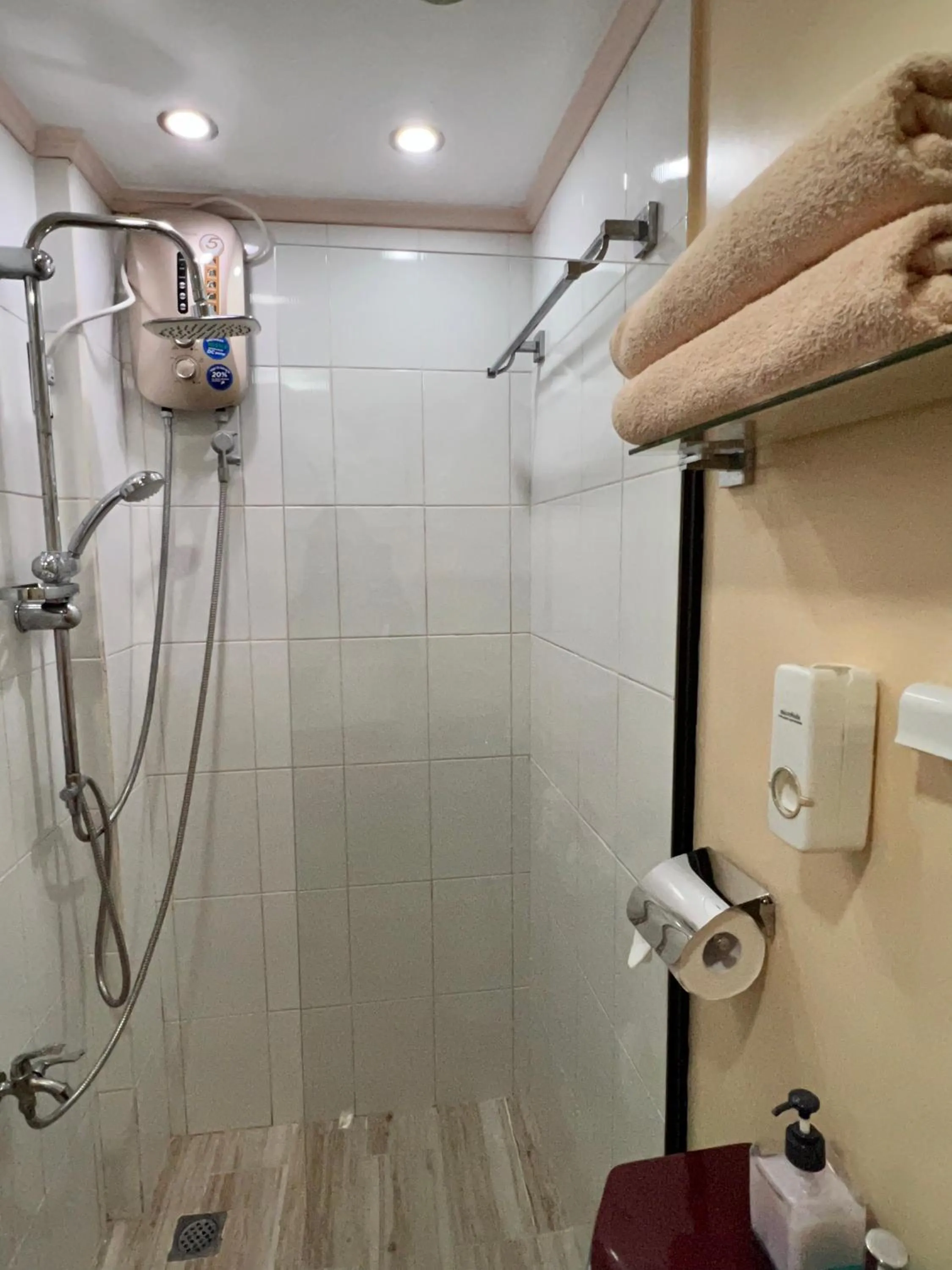 Bathroom in Palompon Sugar's Inn