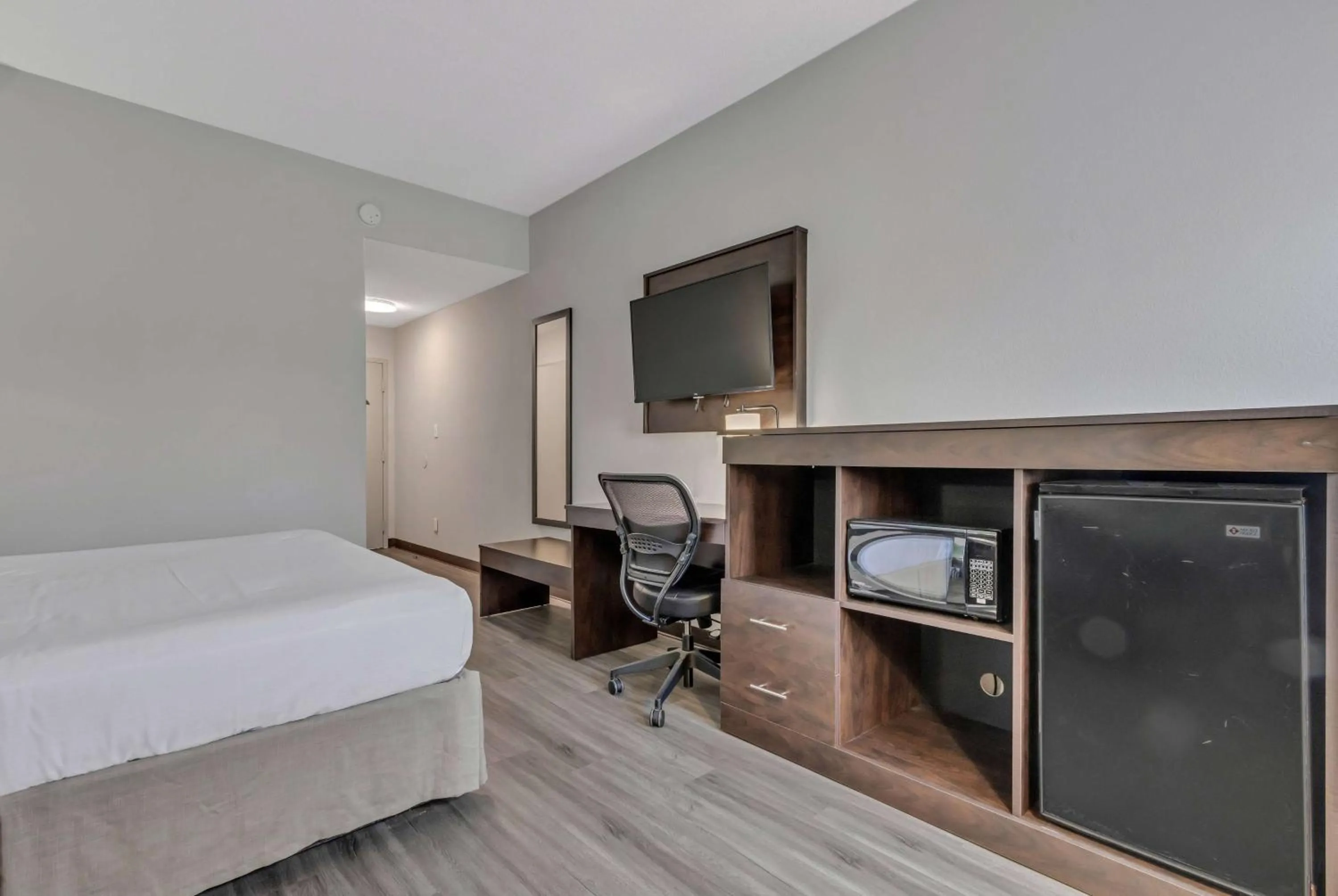 Photo of the whole room, Bed in Baymont by Wyndham North Myrtle Beach