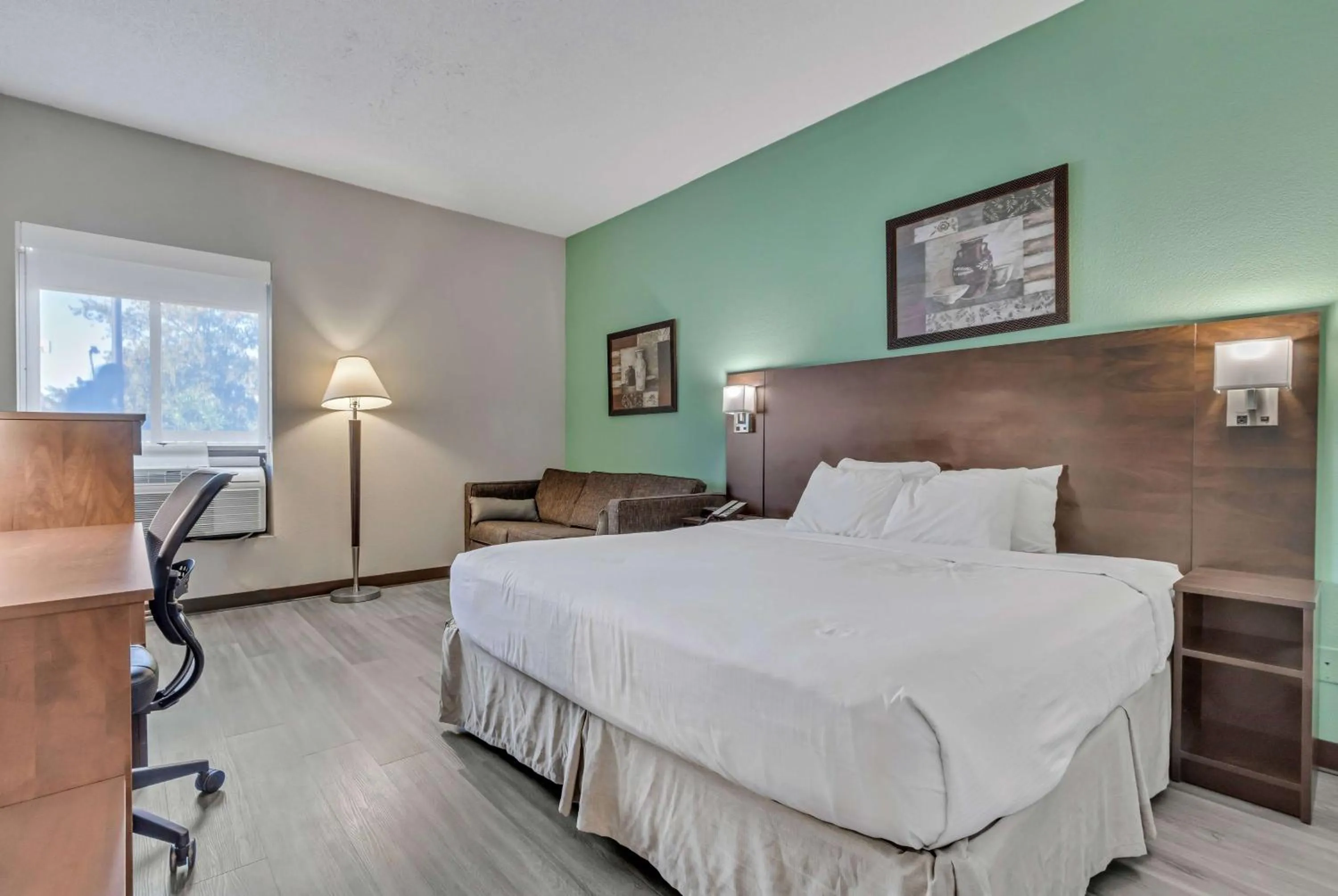 Photo of the whole room, Bed in Baymont by Wyndham North Myrtle Beach