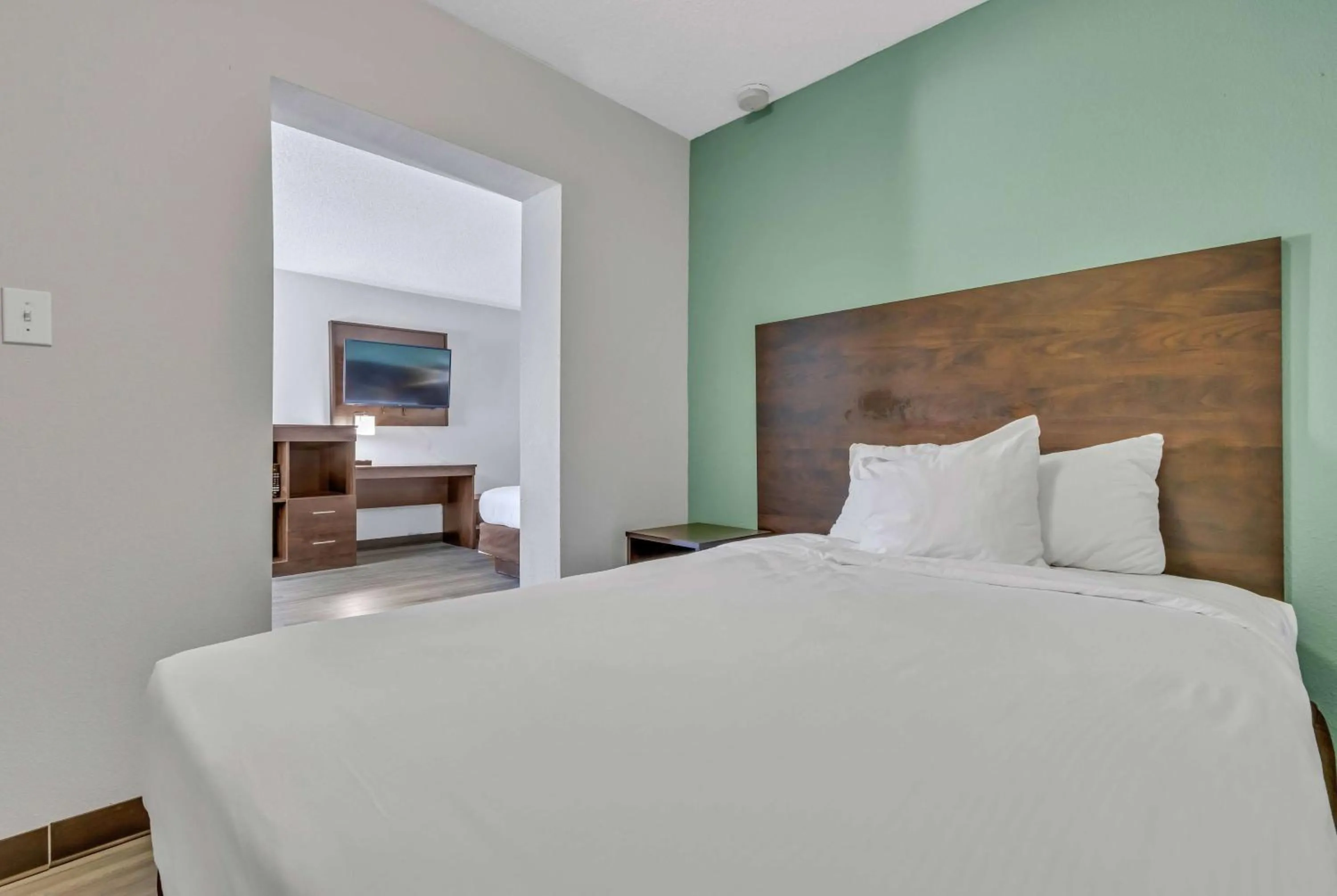 Photo of the whole room, Bed in Baymont by Wyndham North Myrtle Beach