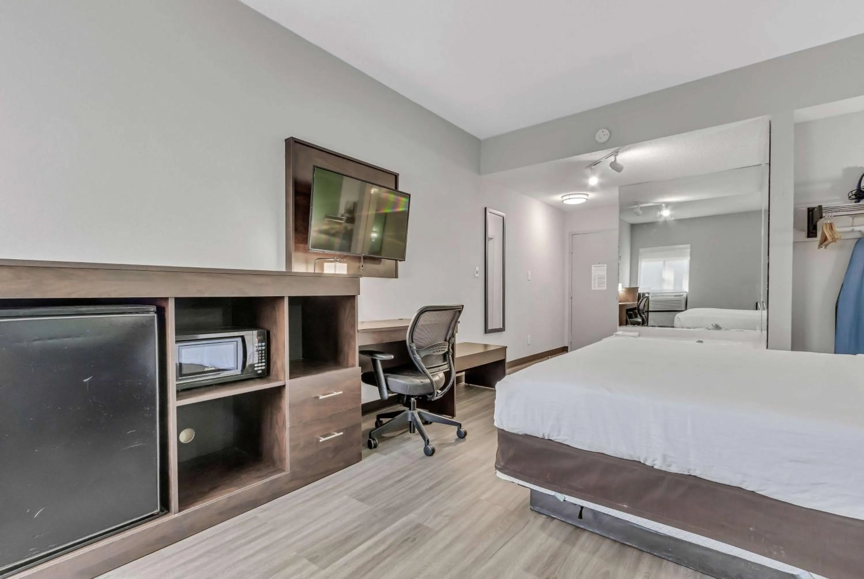 Photo of the whole room, Bed in Baymont by Wyndham North Myrtle Beach