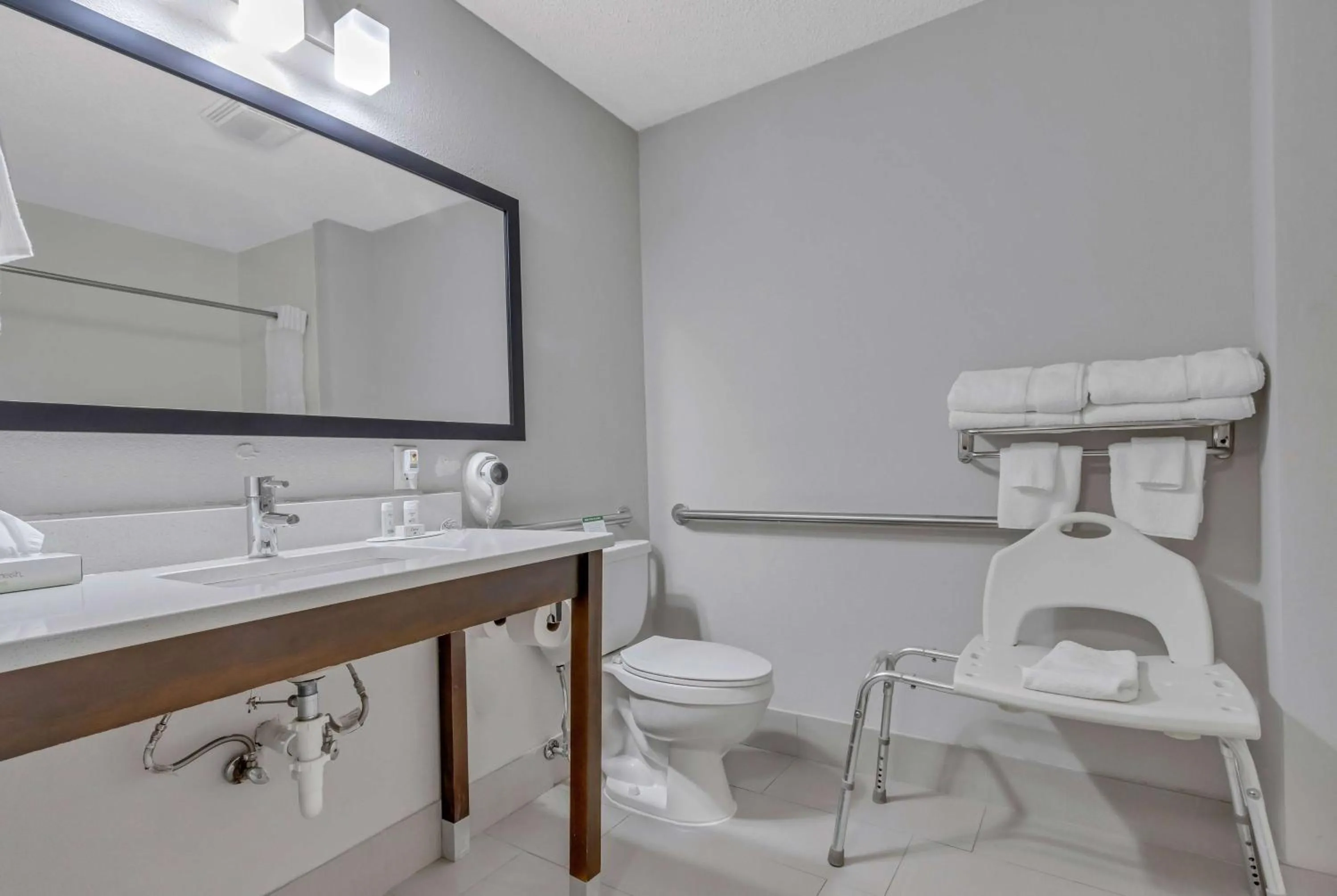 TV and multimedia in Baymont by Wyndham North Myrtle Beach