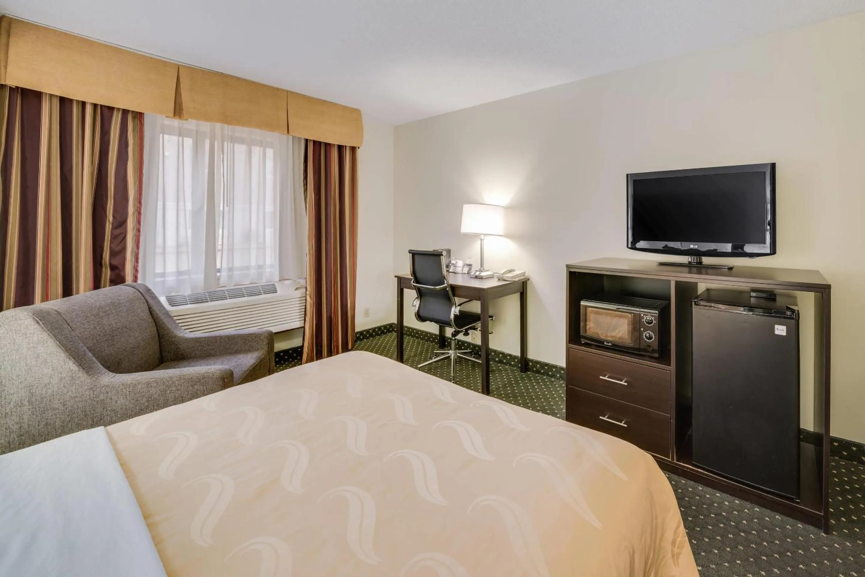 Bedroom, Bed in Quality Inn & Suites Sioux Falls South