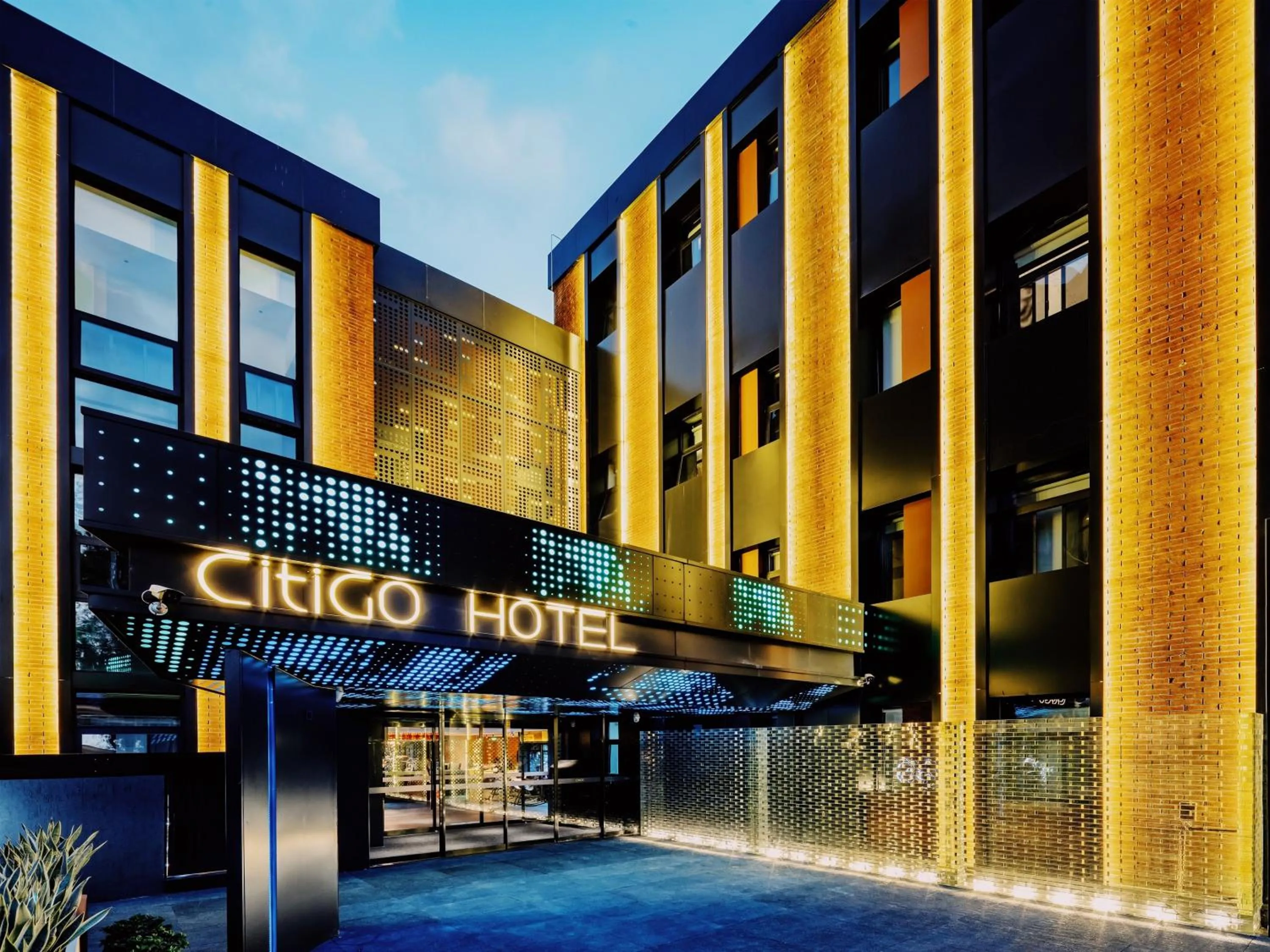 Property building in CitiGO Hotel Green Lake Kunming