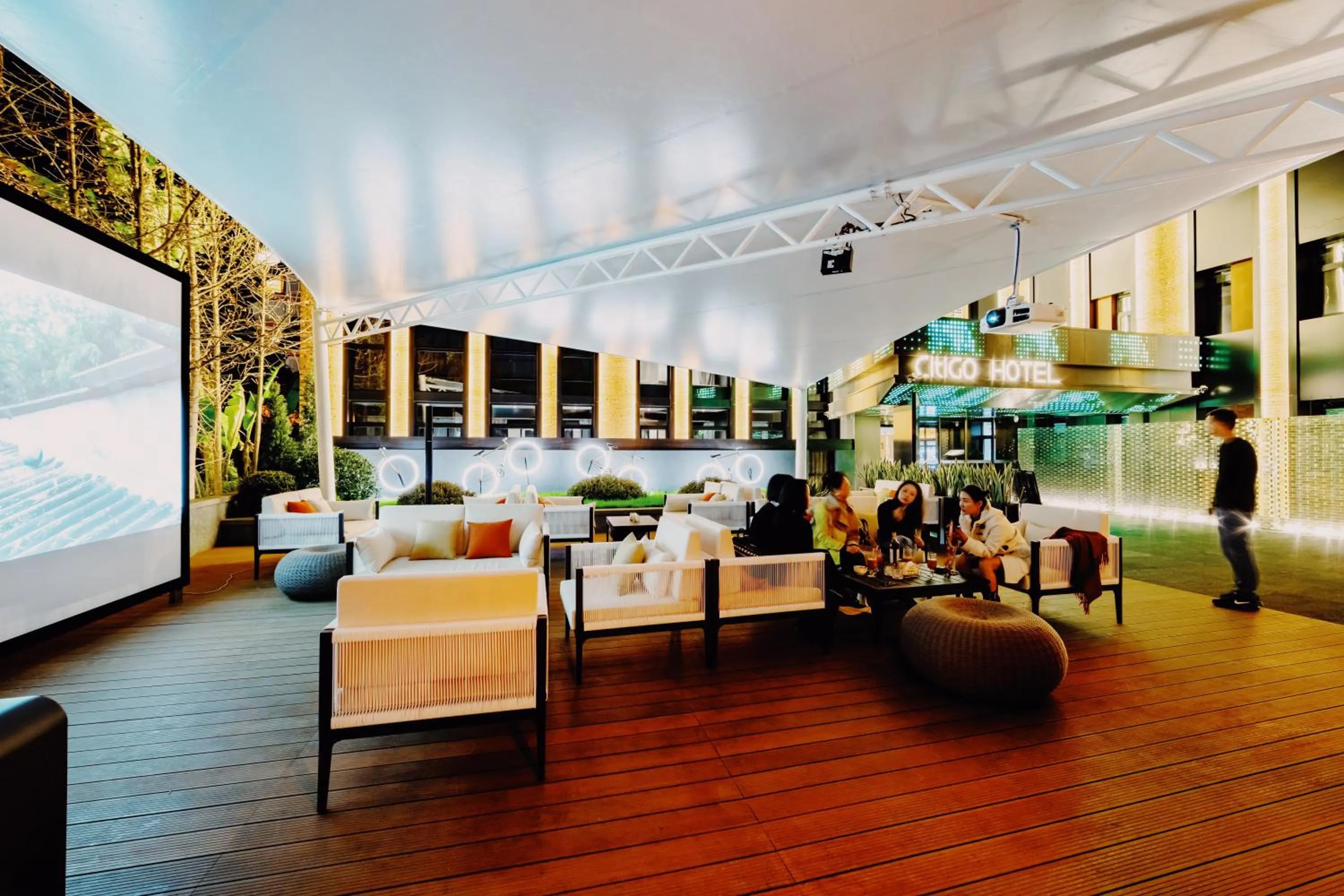 Balcony/Terrace in CitiGO Hotel Green Lake Kunming