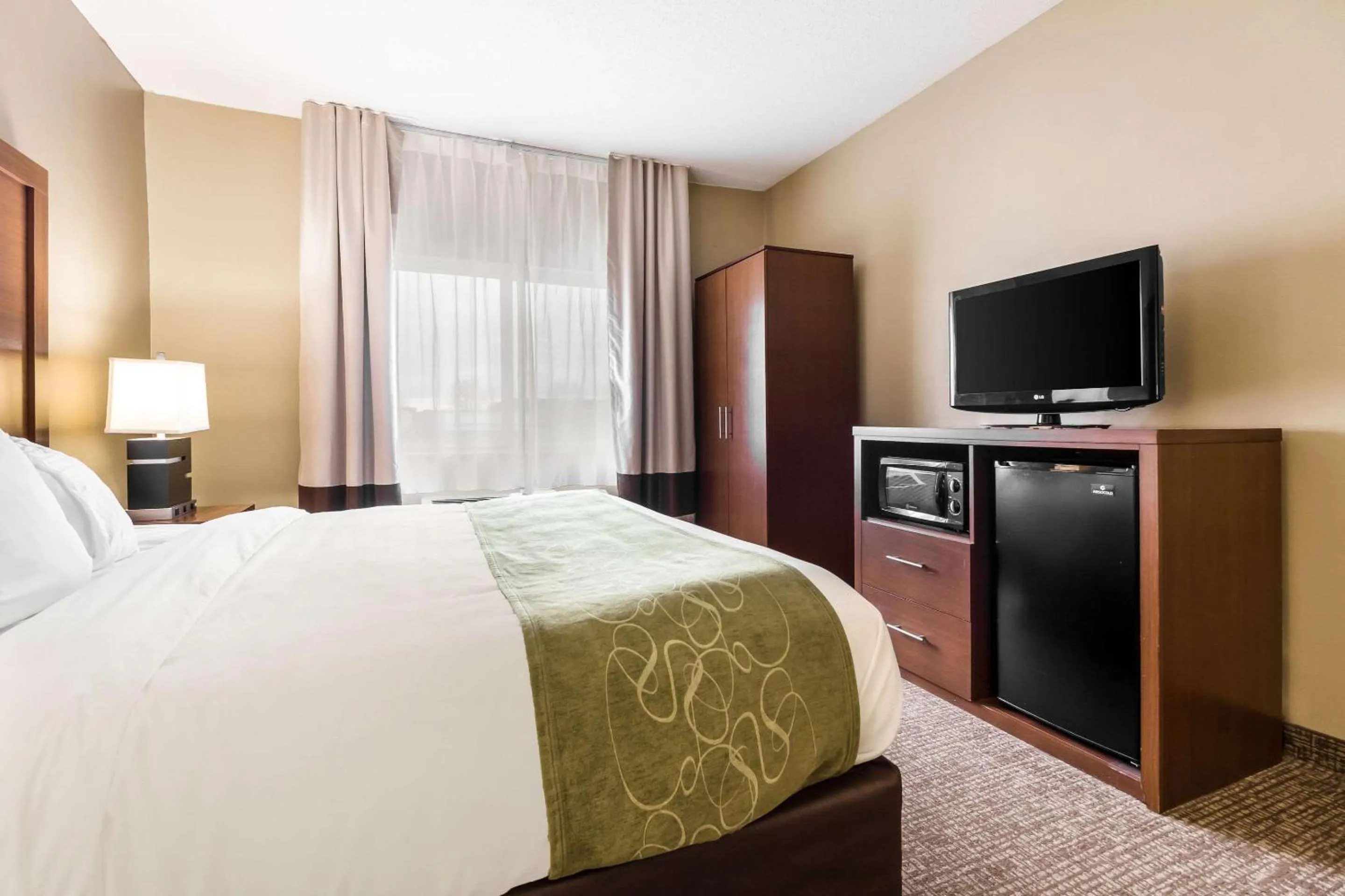 Photo of the whole room, Bed in Comfort Suites Sioux Falls Mall District
