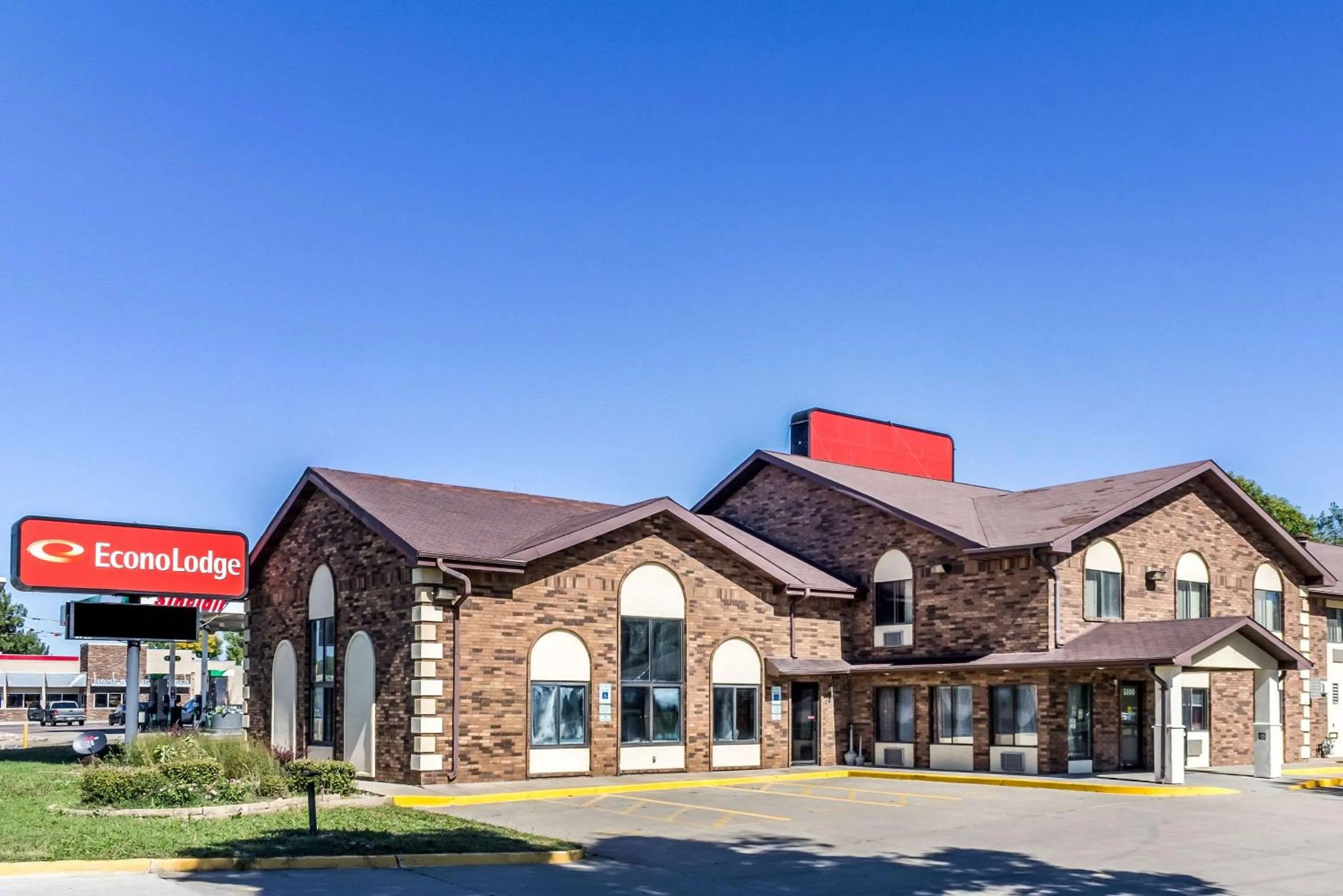 Property building in Econo Lodge Sioux Falls North