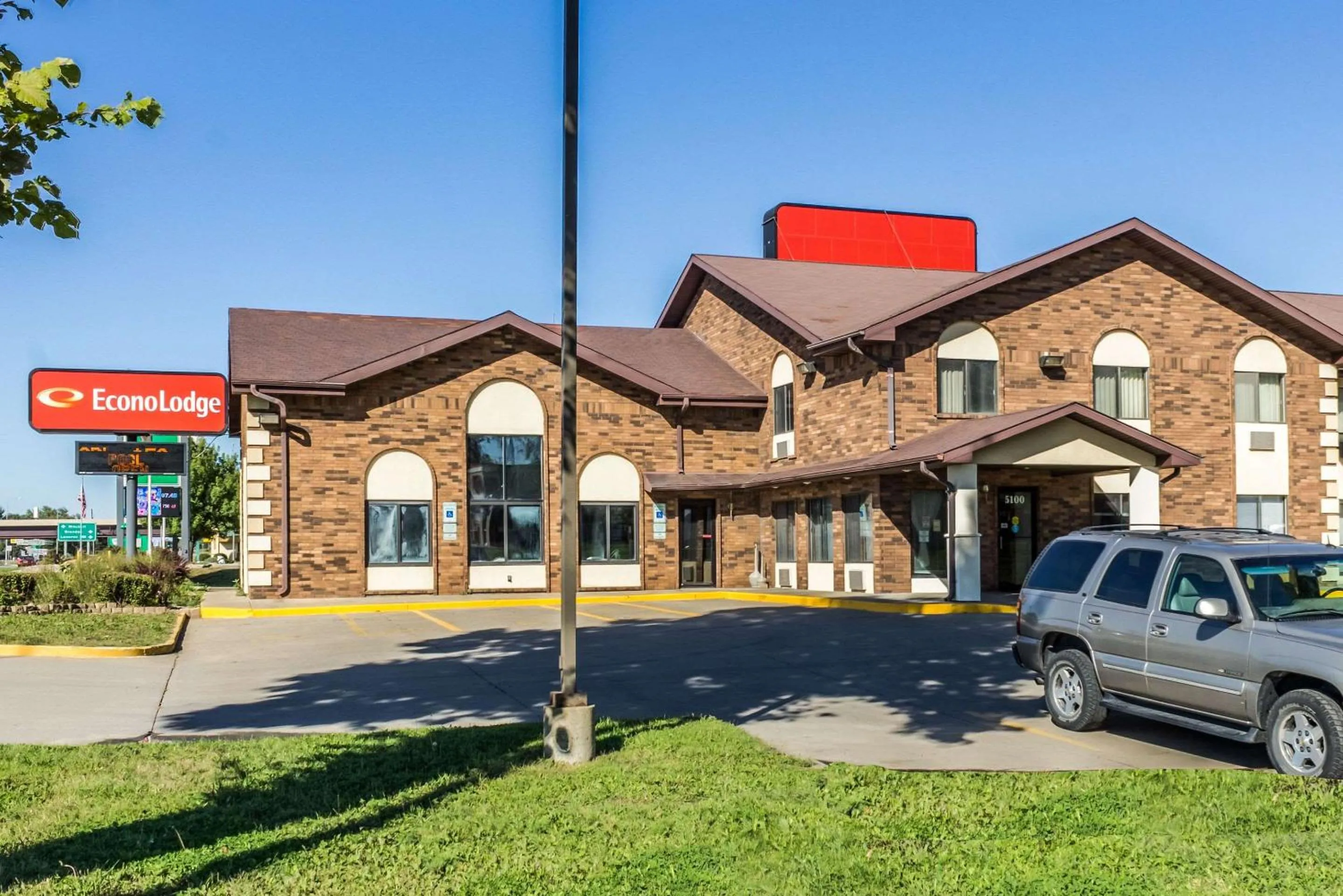 Property building in Econo Lodge Sioux Falls North