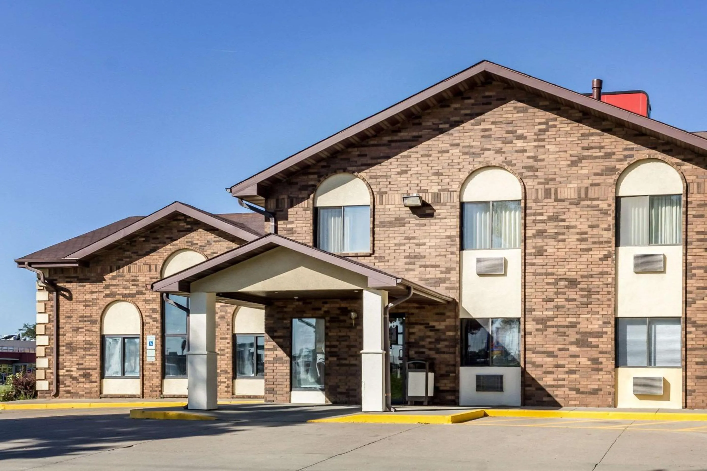 Property building in Econo Lodge Sioux Falls North