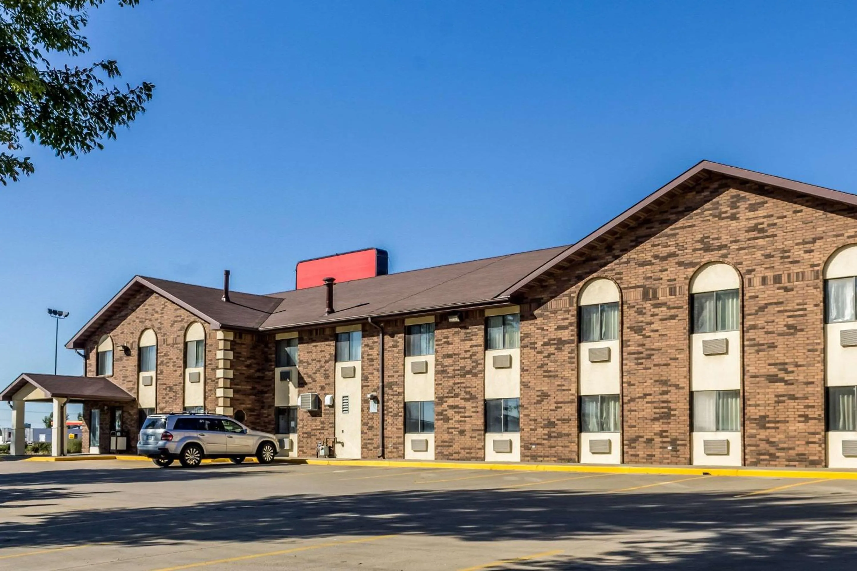 Property building in Econo Lodge Sioux Falls North