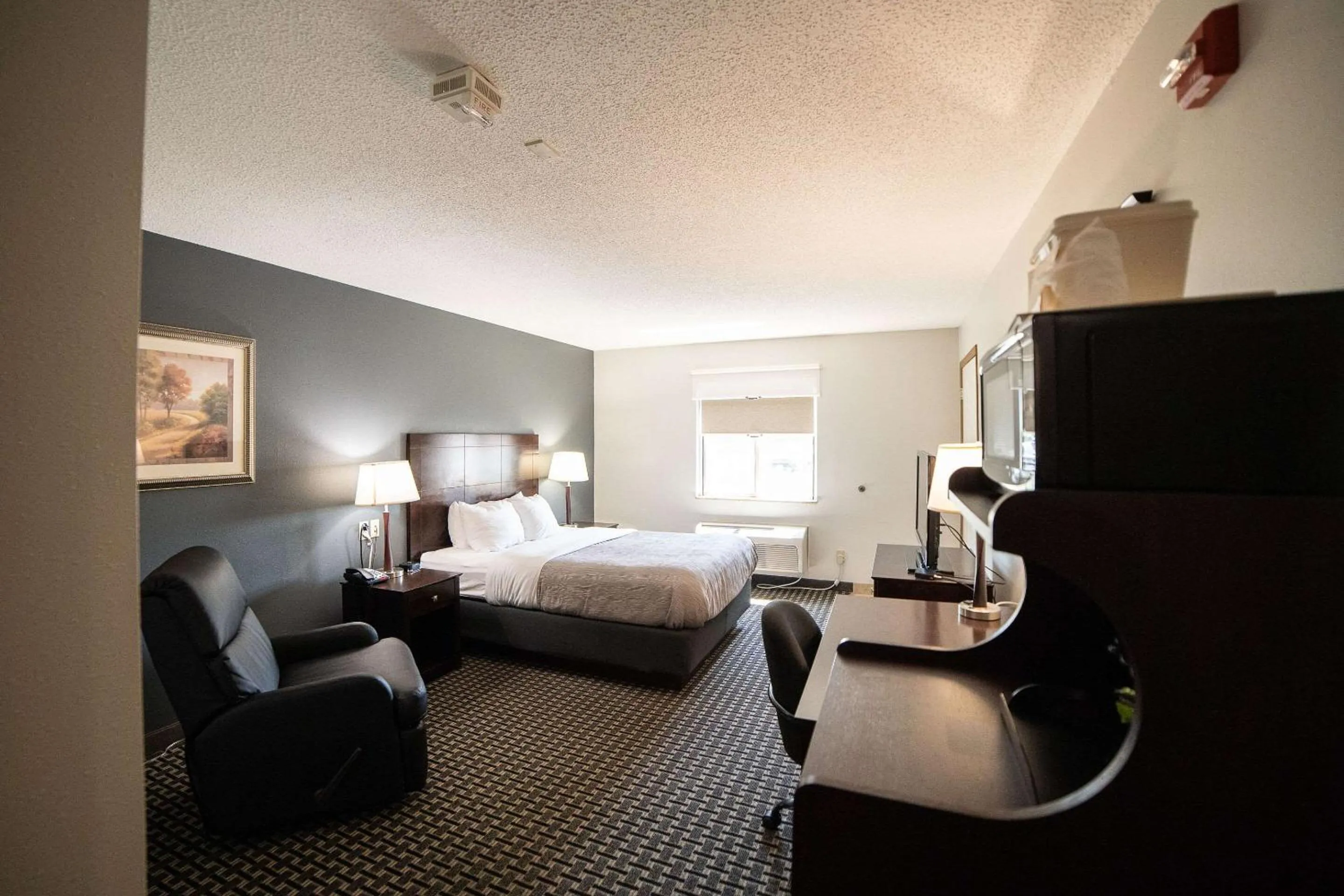 Bedroom, Bed in Quality Inn & Suites Watertown near Prairie Lakes Ice Arena