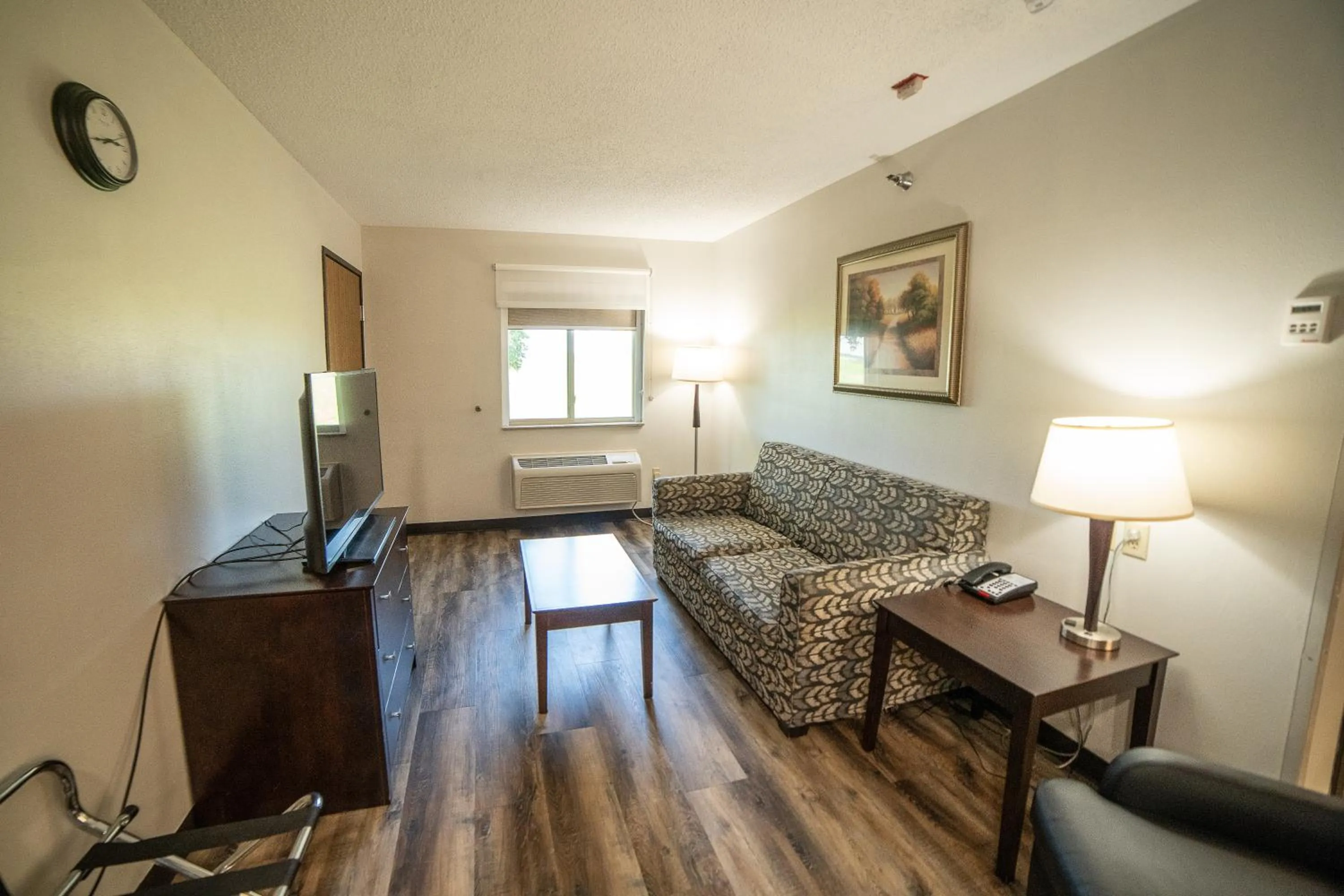Living room in Quality Inn & Suites Watertown near Prairie Lakes Ice Arena