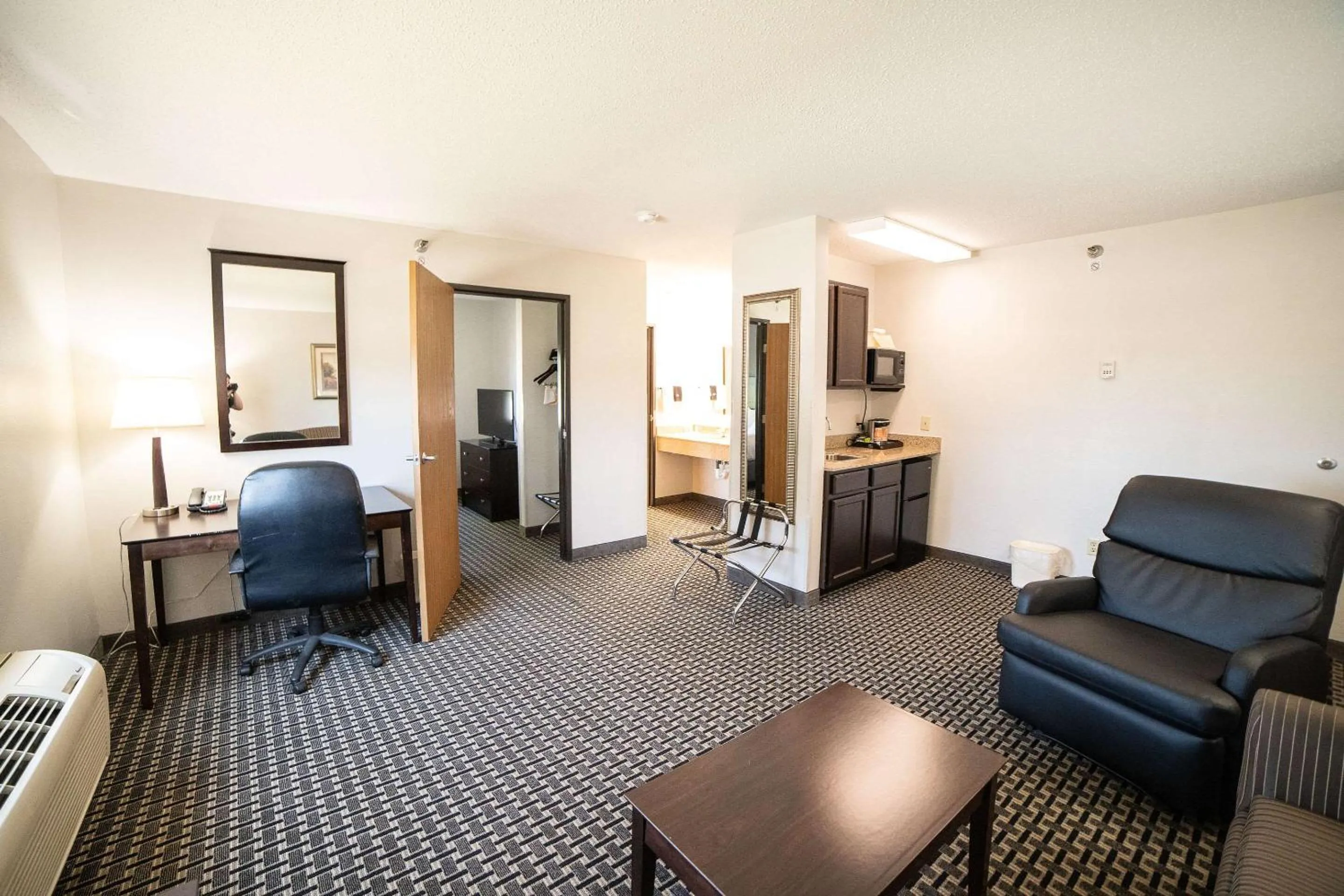 Bedroom, Bed in Quality Inn & Suites Watertown near Prairie Lakes Ice Arena