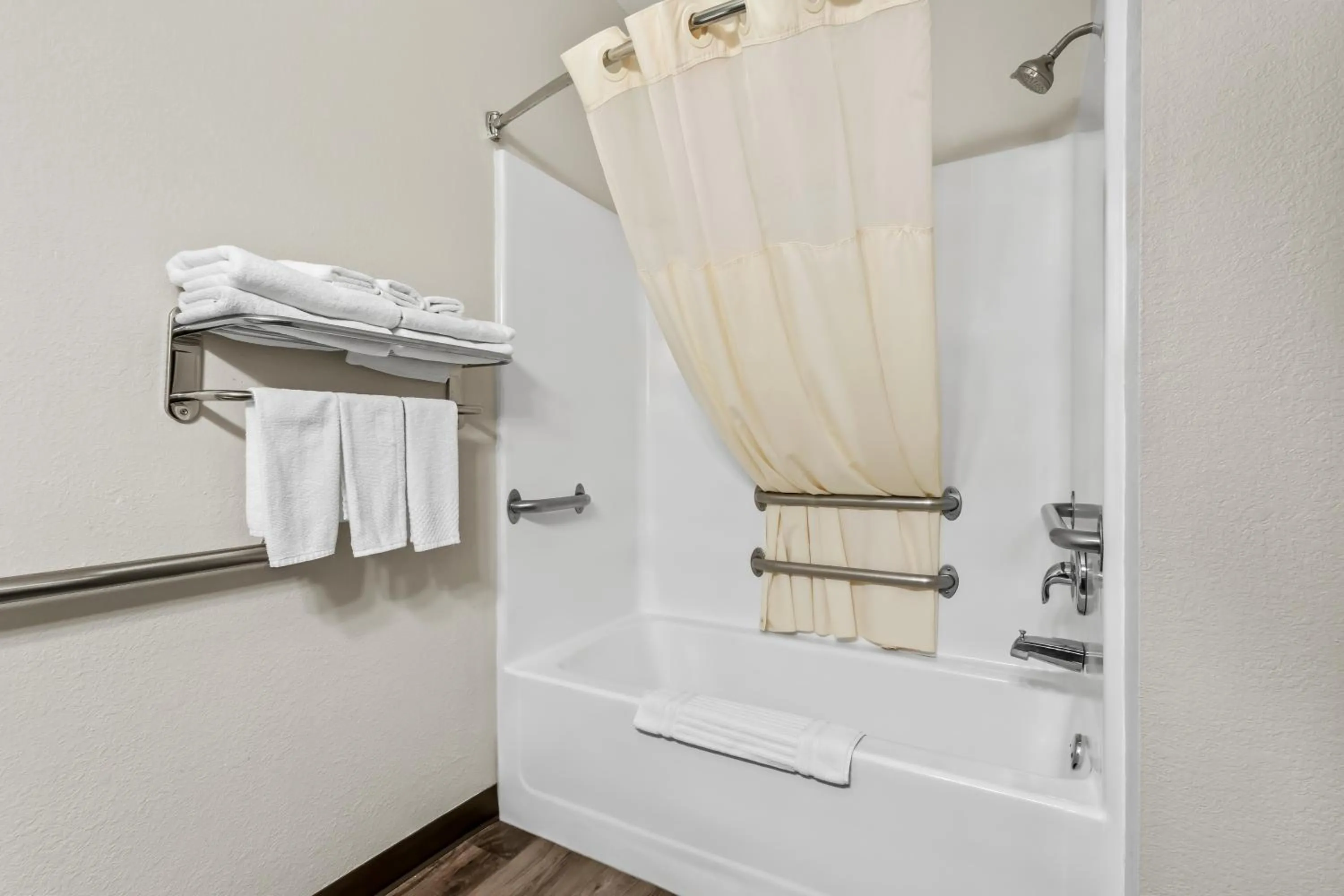 Bathroom in Quality Inn Brookings-University