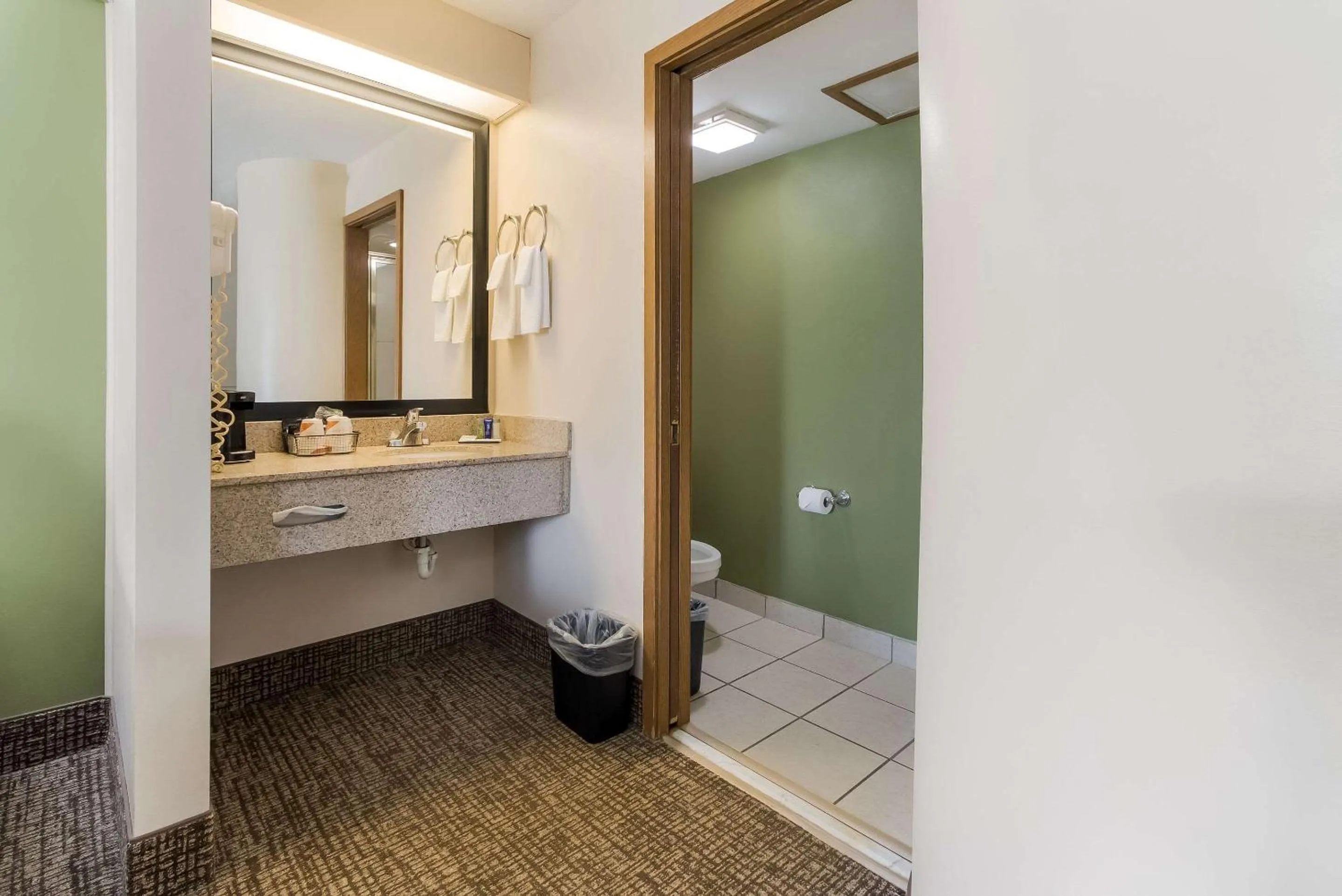 Bathroom in Sleep Inn Sioux Falls Airport