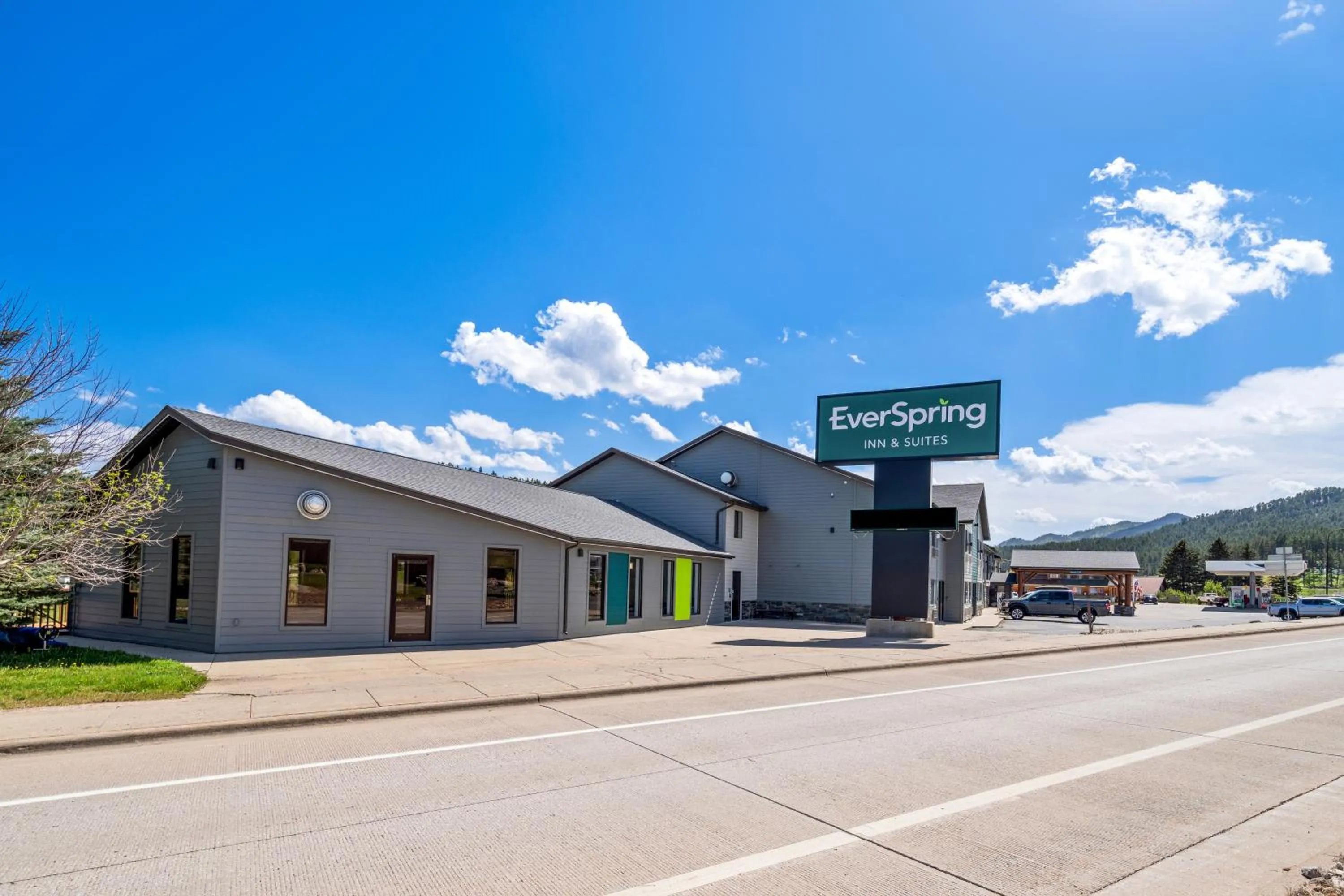 EverSpring Inn & Suites