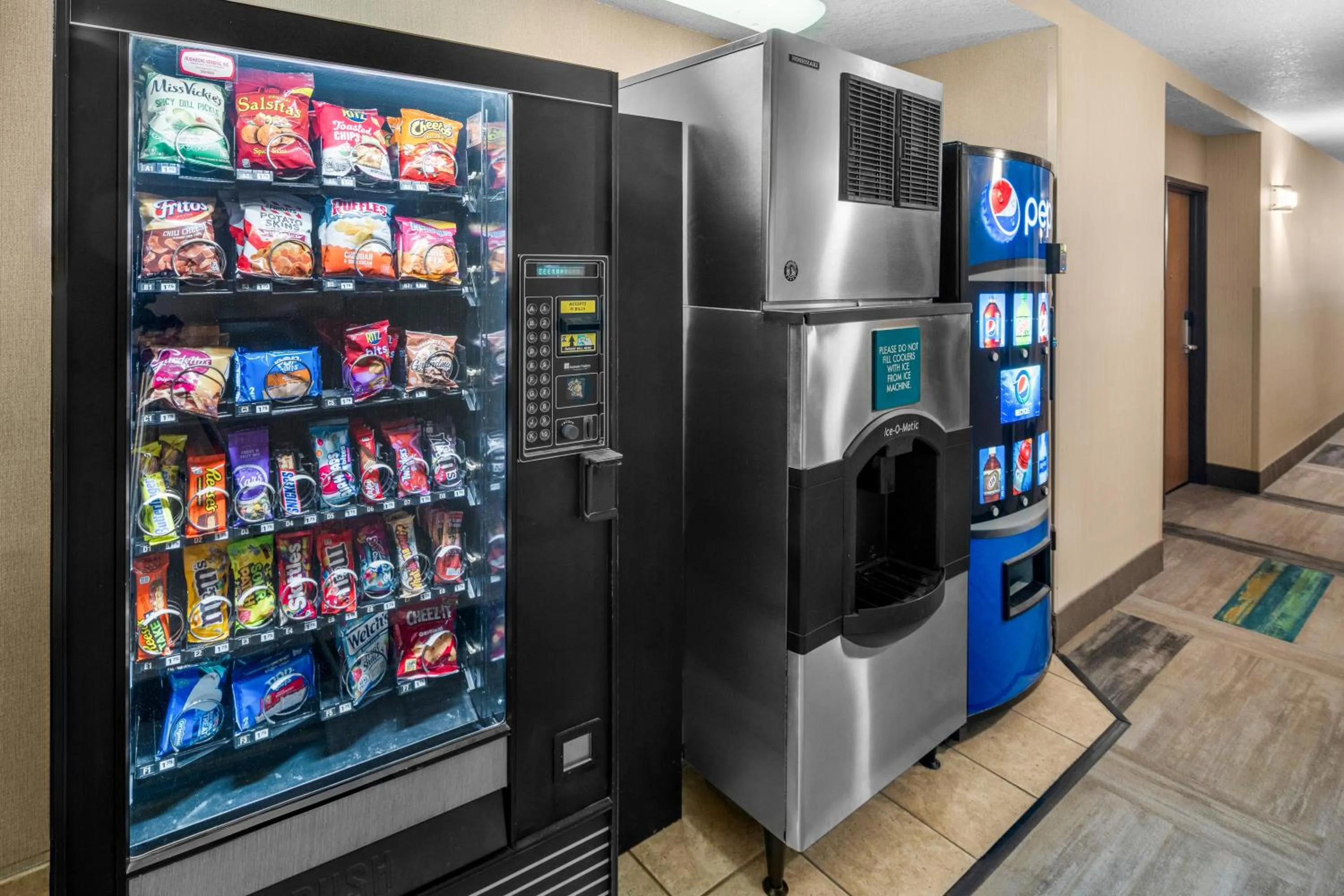 vending machine in EverSpring Inn & Suites