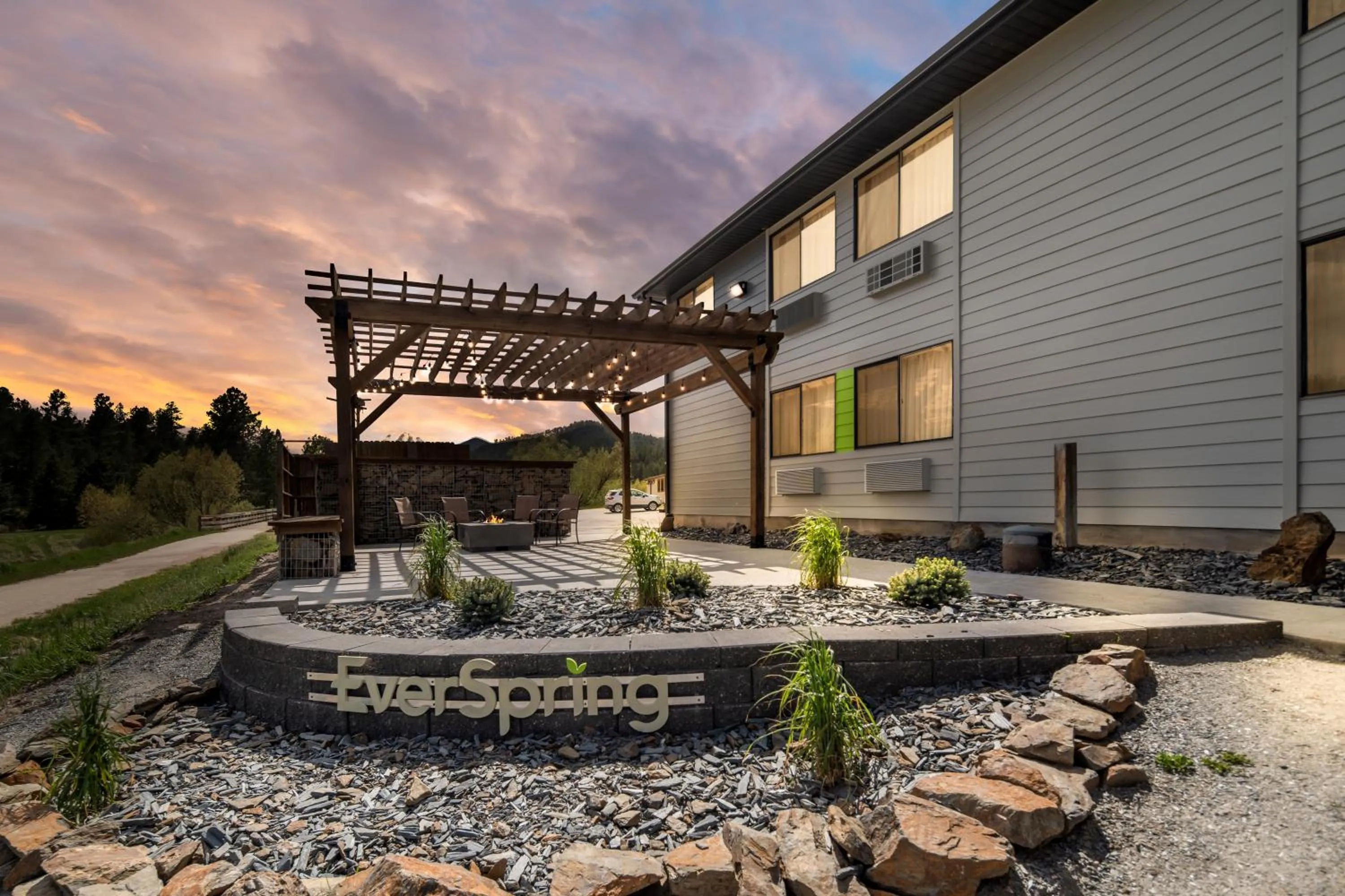 Patio in EverSpring Inn & Suites
