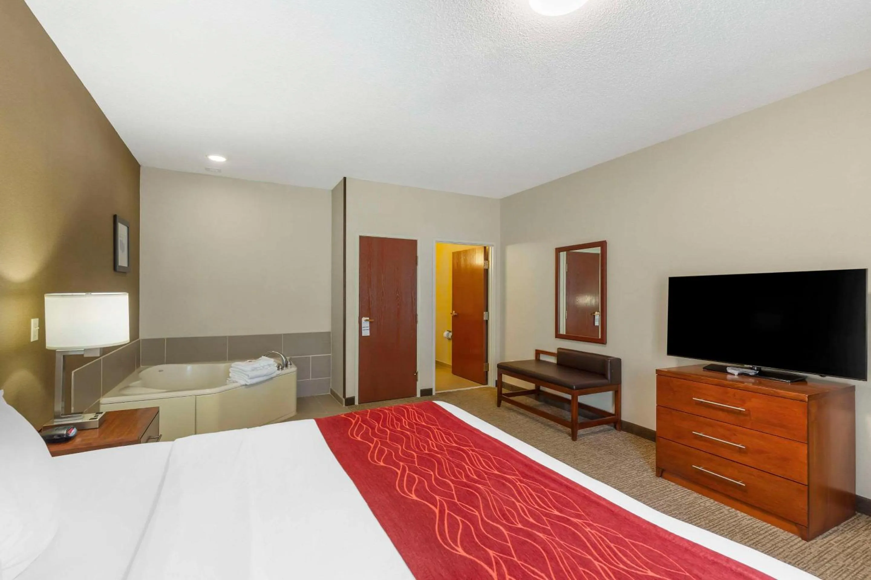 Bedroom, Bed in Comfort Inn & Suites Rapid City South - Mt Rushmore Gateway