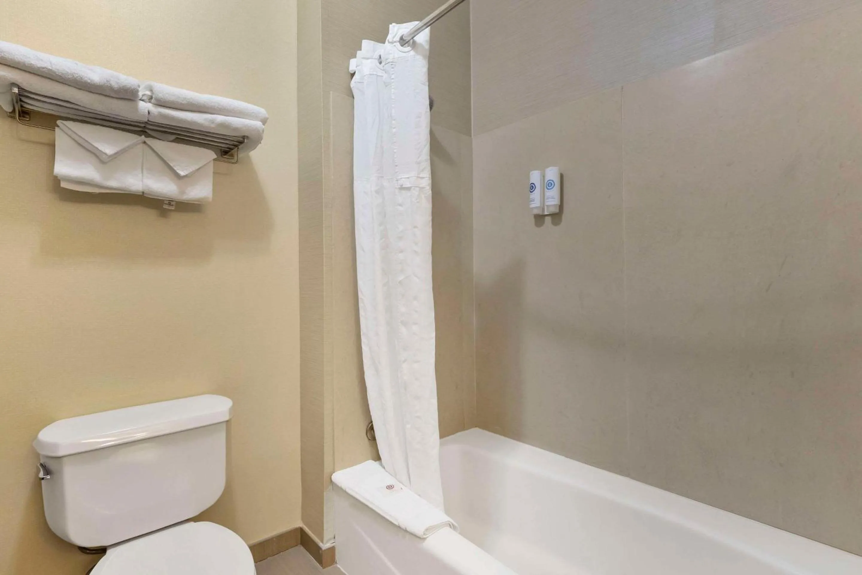 Bedroom in Comfort Inn & Suites Rapid City South - Mt Rushmore Gateway