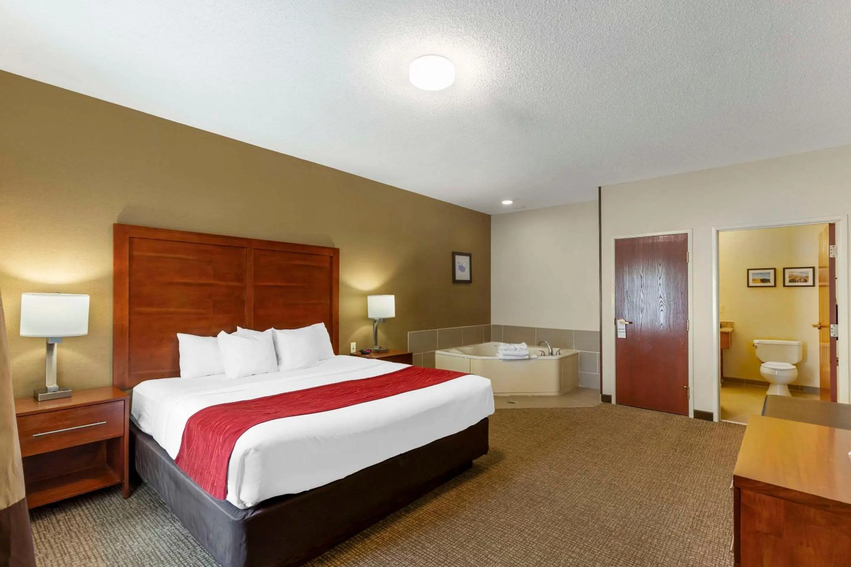 Bedroom, Bed in Comfort Inn & Suites Rapid City South - Mt Rushmore Gateway