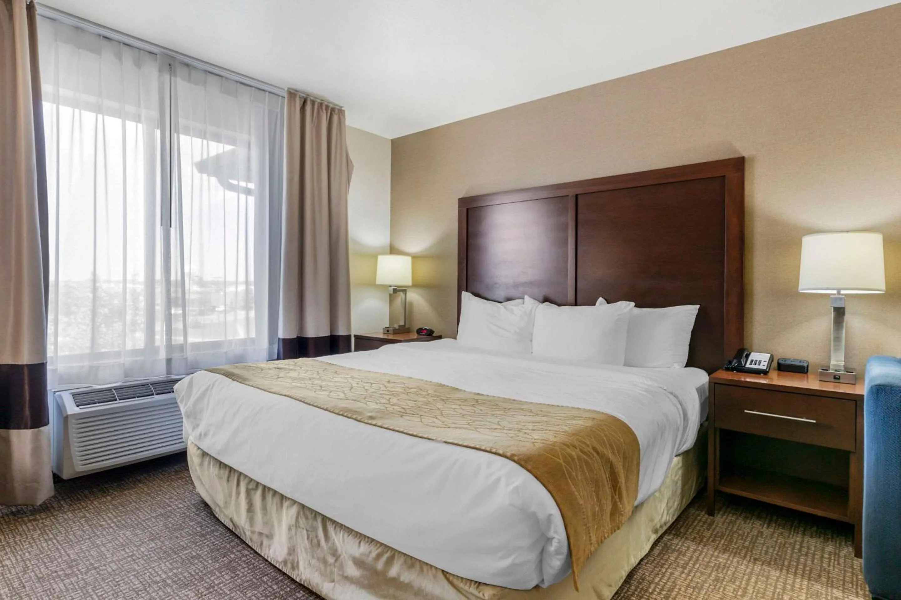 Bedroom in Comfort Inn & Suites Mitchell I-90