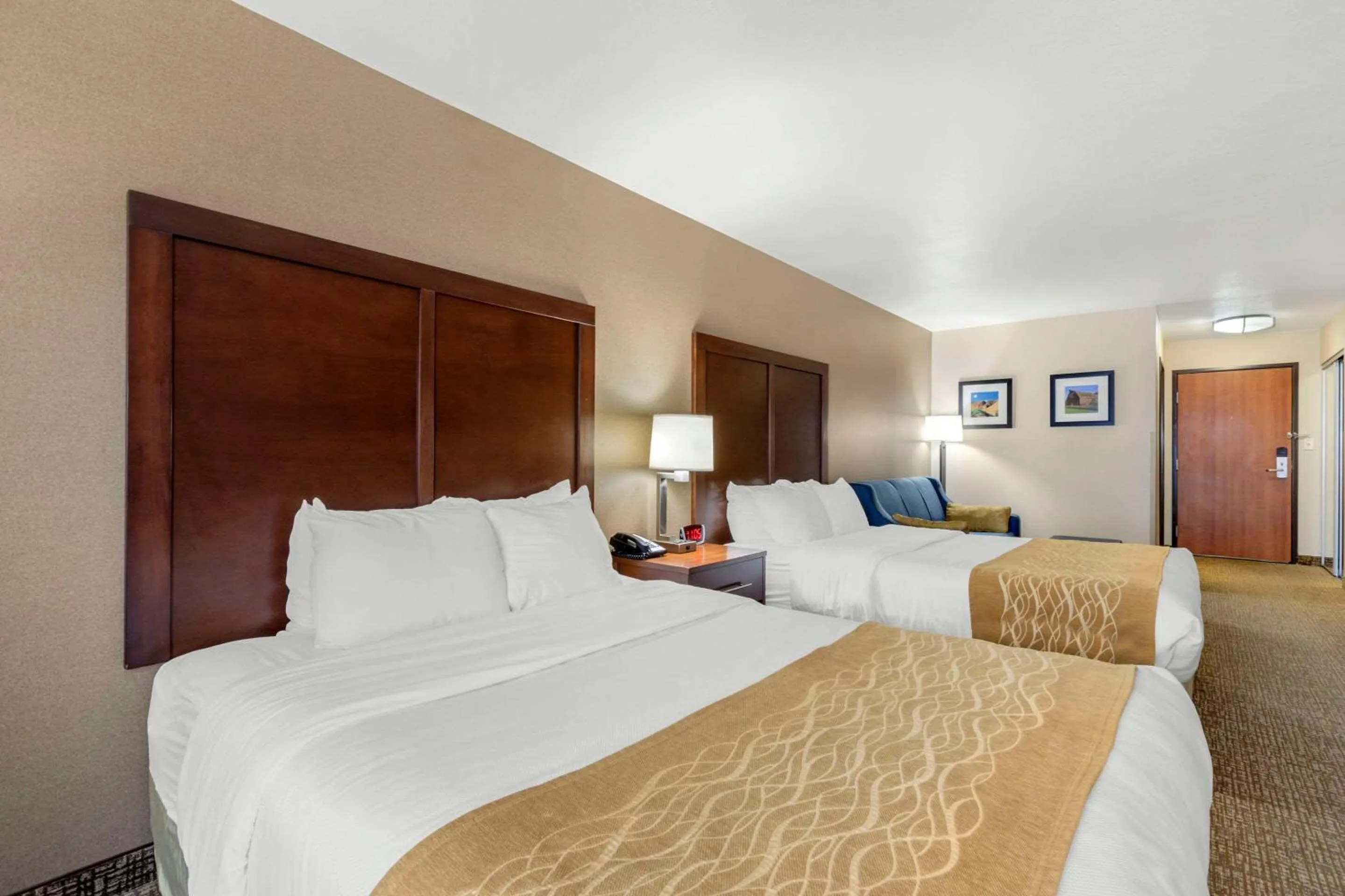 Bedroom in Comfort Inn & Suites Mitchell I-90