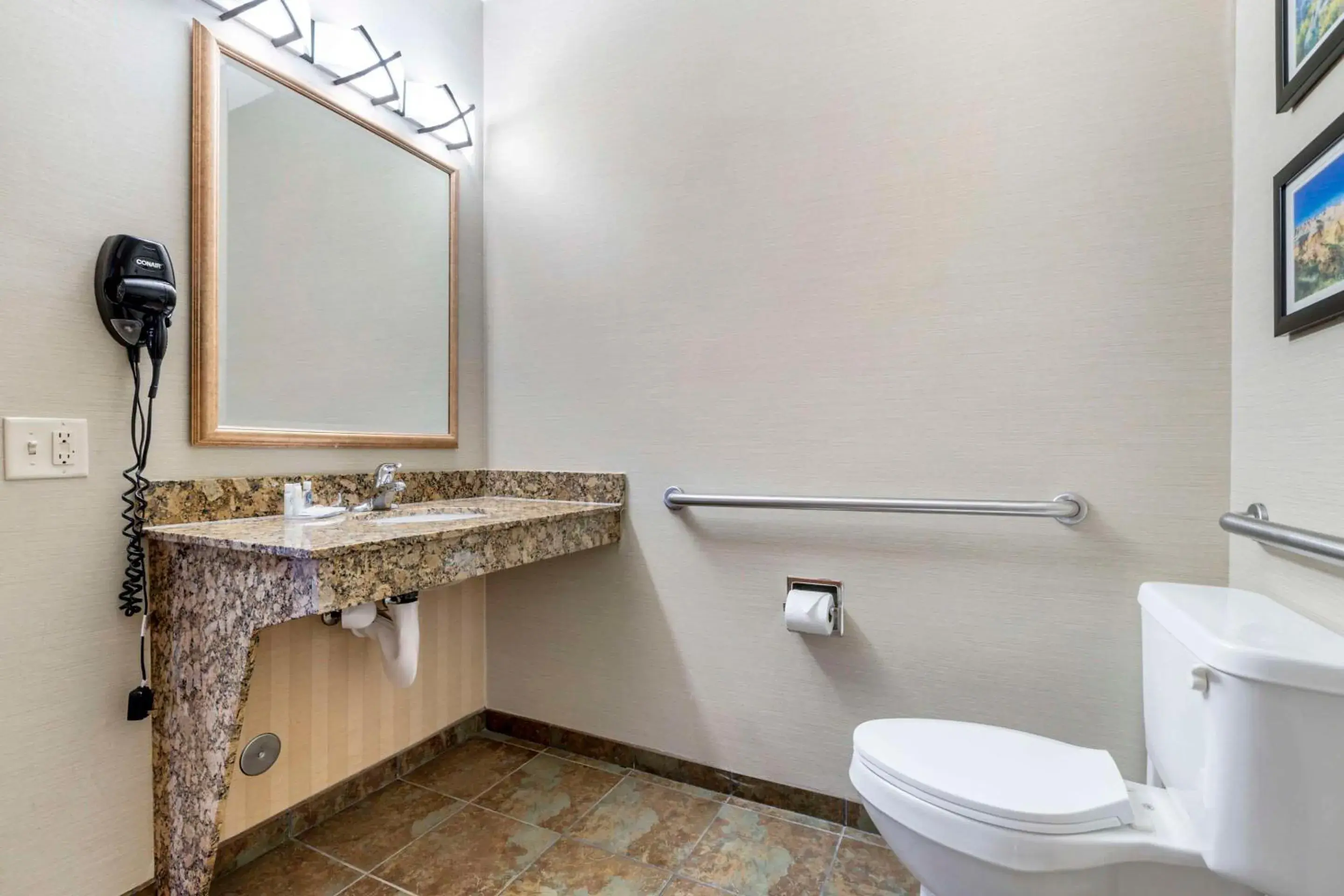 King Room - Accessible/Non-Smoking in Comfort Inn & Suites Mitchell I-90 King Room - Accessible/Non-Smoking in Comfort Inn & Suites Mitchell I-90