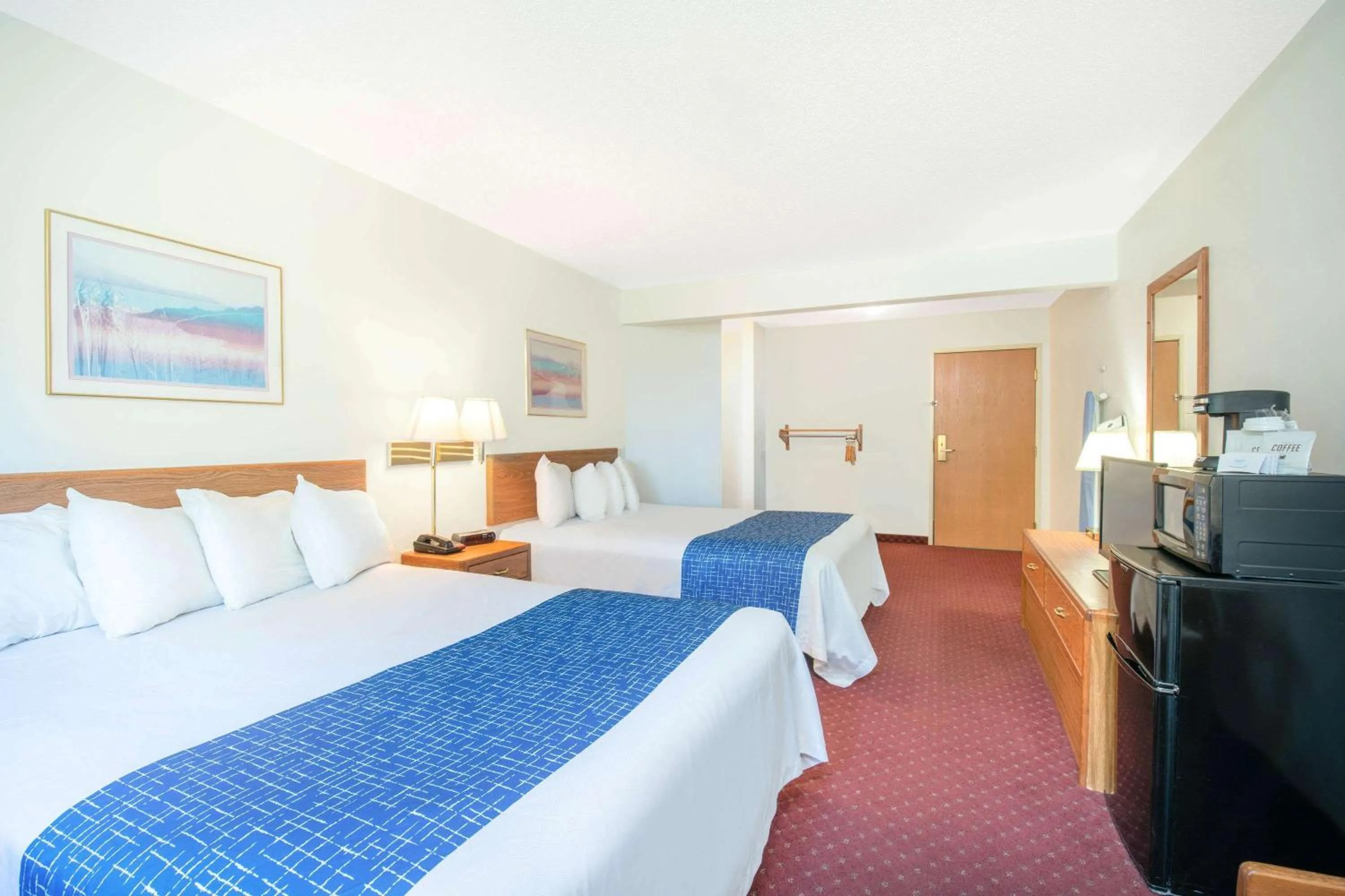 Photo of the whole room, Bed in Travelodge by Wyndham Spearfish