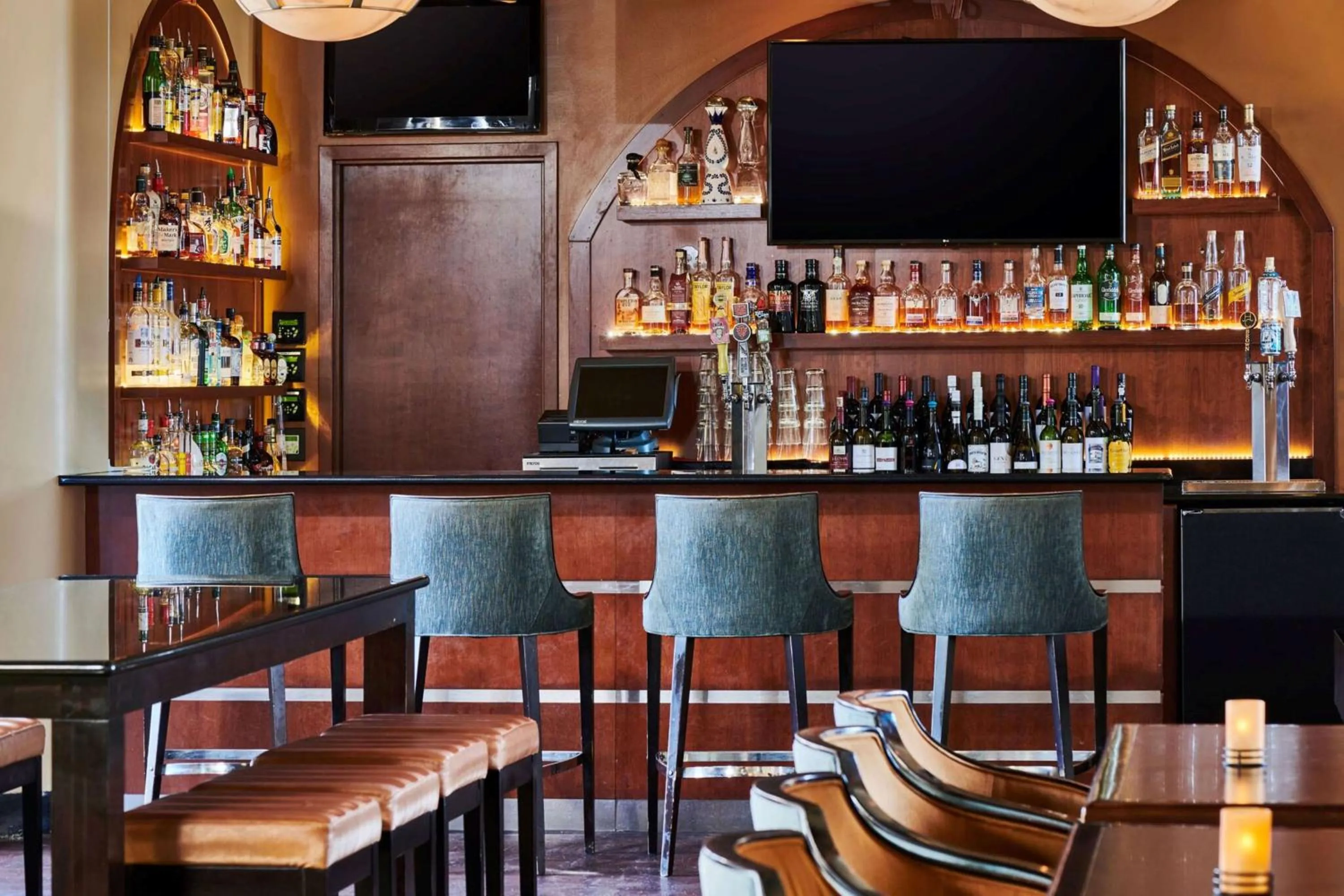 Lounge or bar in Hotel Alex Johnson Rapid City, Curio Collection by Hilton