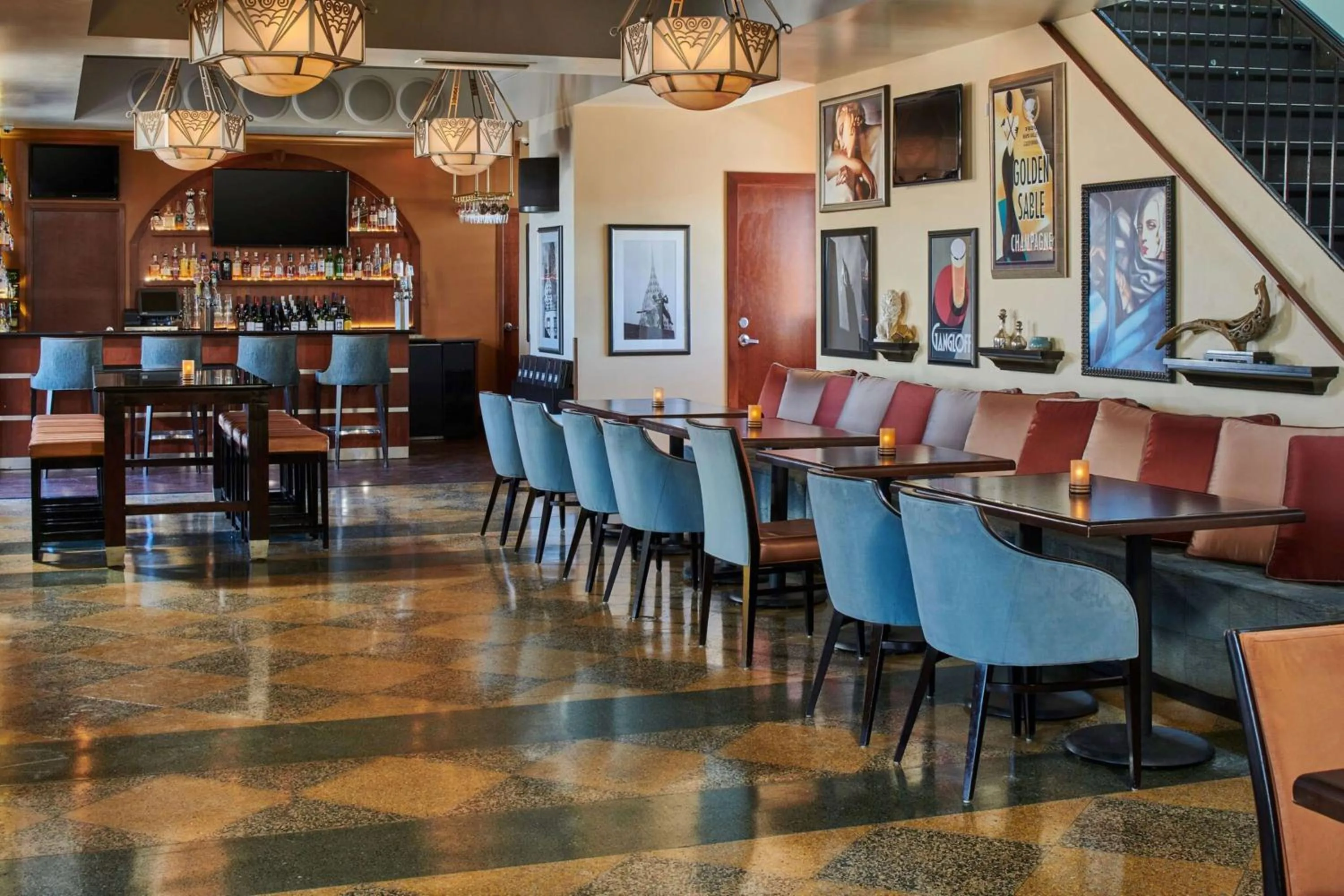 Lounge or bar in Hotel Alex Johnson Rapid City, Curio Collection by Hilton