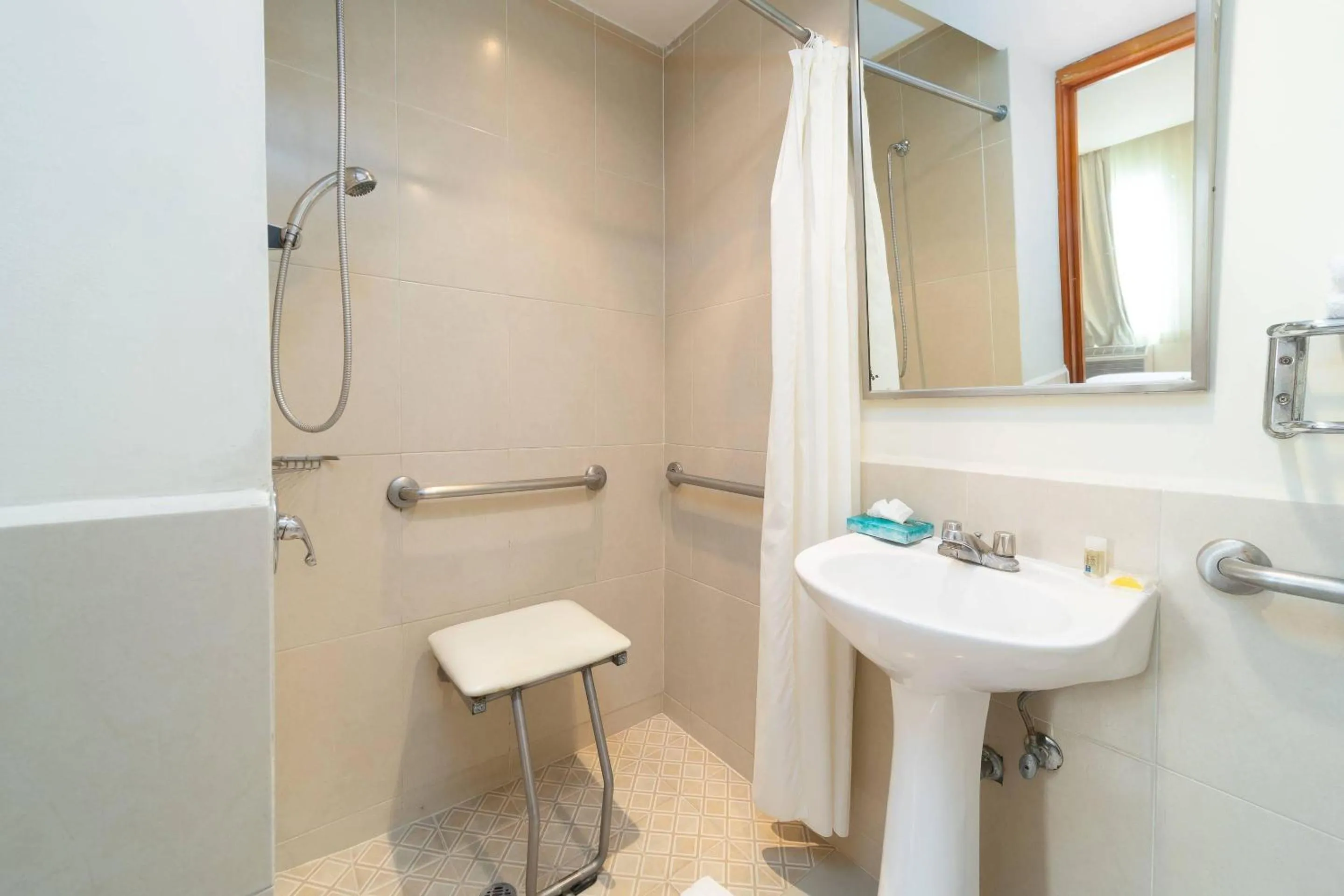 Bedroom in Comfort Inn Real San Miguel