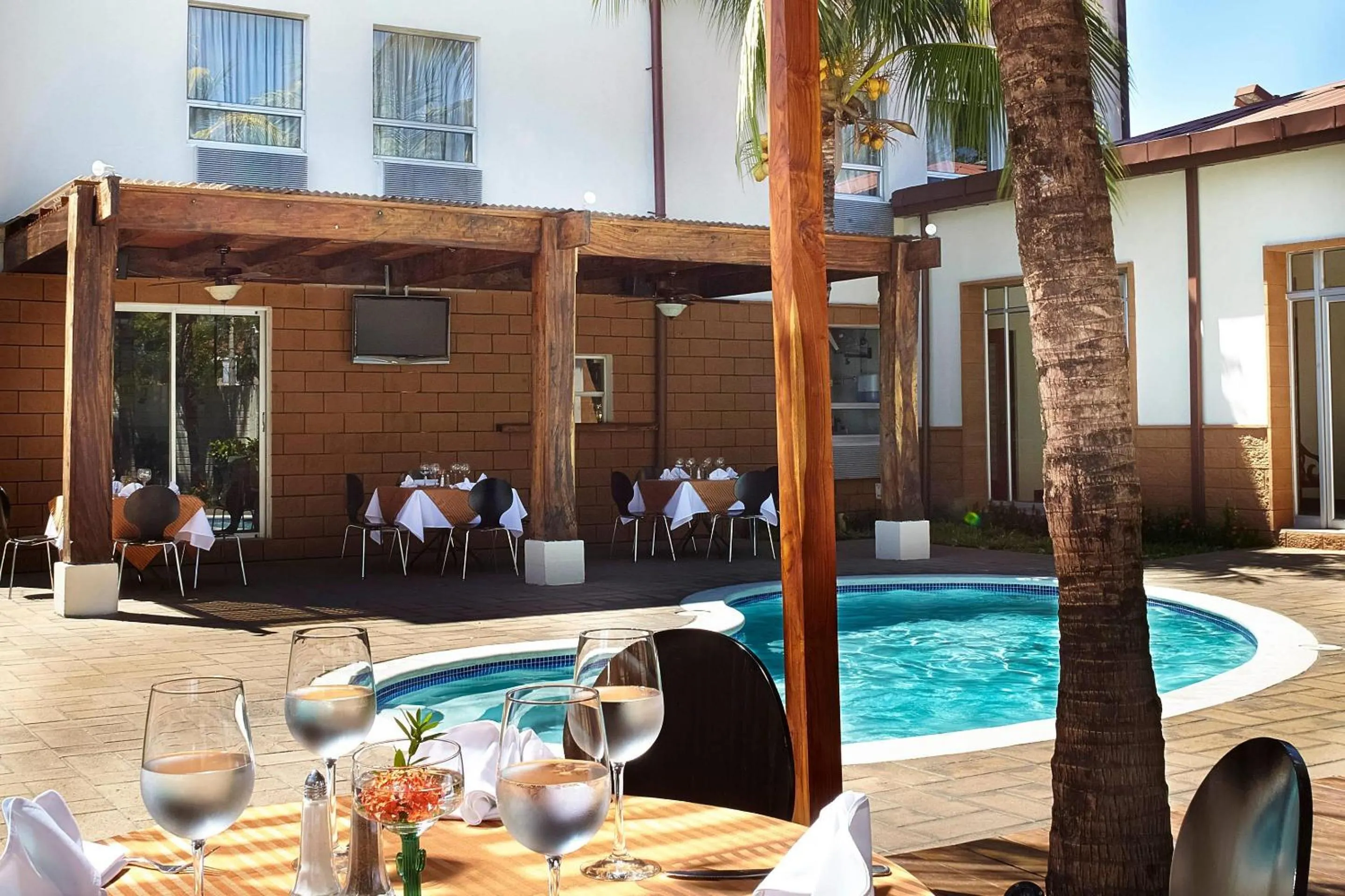 Swimming pool in Comfort Inn Real San Miguel