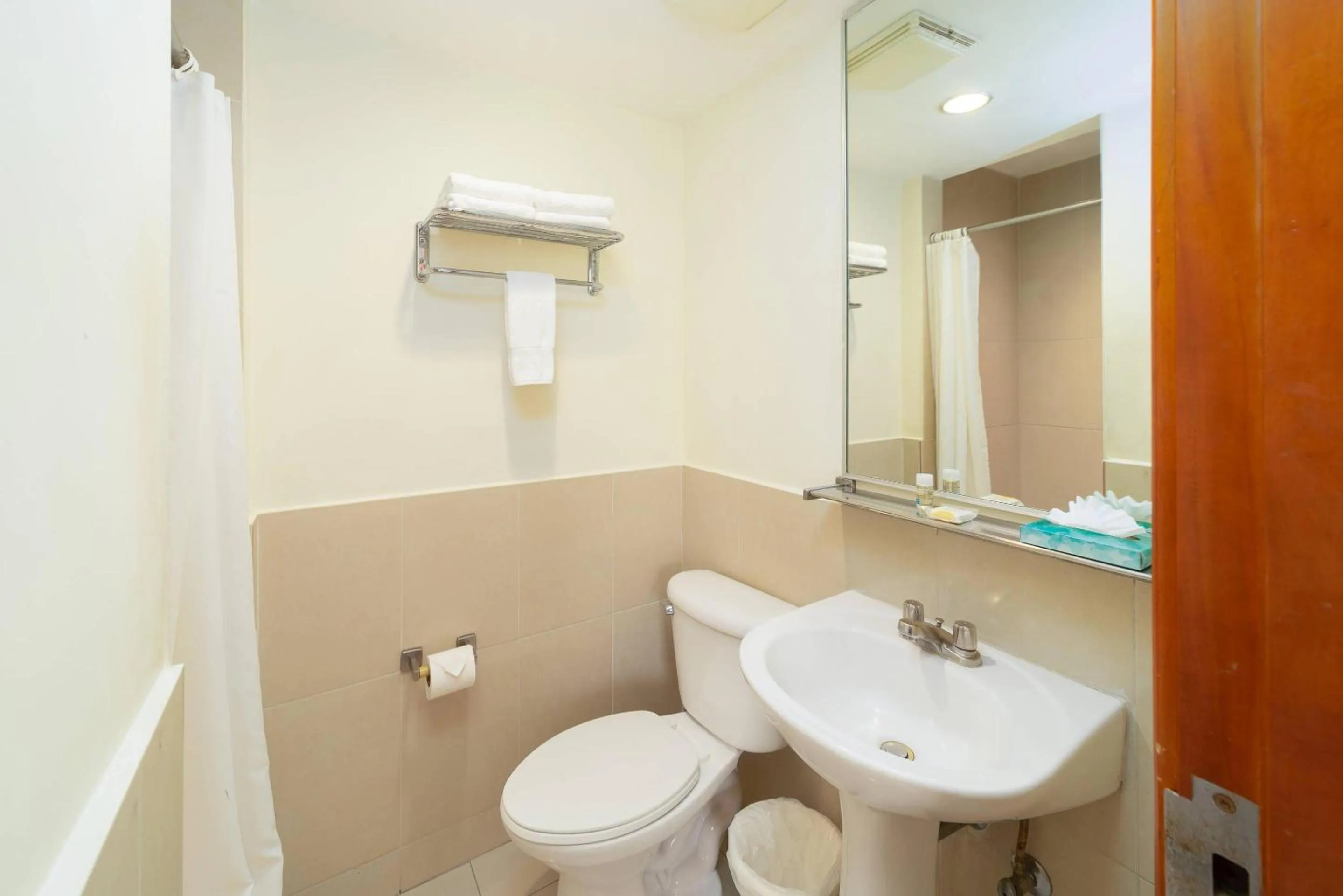 Bedroom in Comfort Inn Real San Miguel